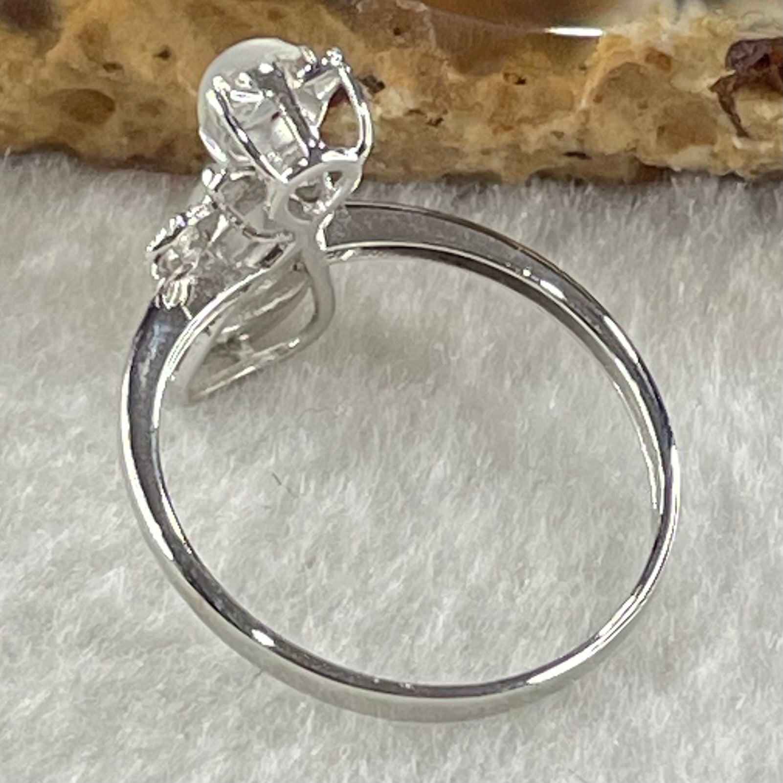 Type A Glassy Colourless Jadeite Cat with Diamonds in 18K Whitre Gold 2.04g Teardrop 6.8 by 4.5 by 2.0mm US6.8 HK15 - Huangs Jadeite and Jewelry Pte Ltd