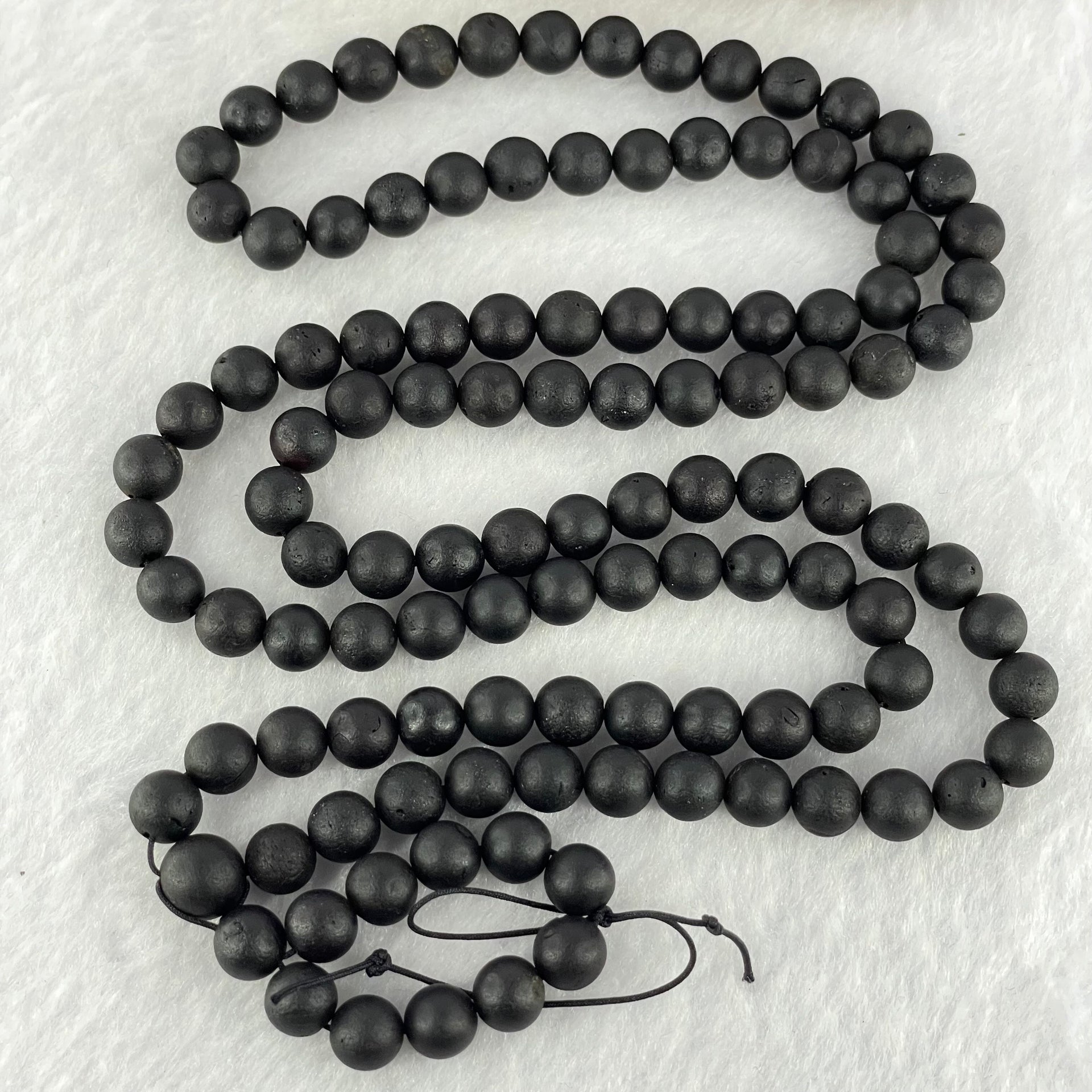 Natural Dark Matt Black Amber Beads Necklace 天然大黑天翁琥珀项链 20.59g 70cm 8.1mm 1 Bead 6.4mm 104 Beads - Huangs Jadeite and Jewelry Pte Ltd