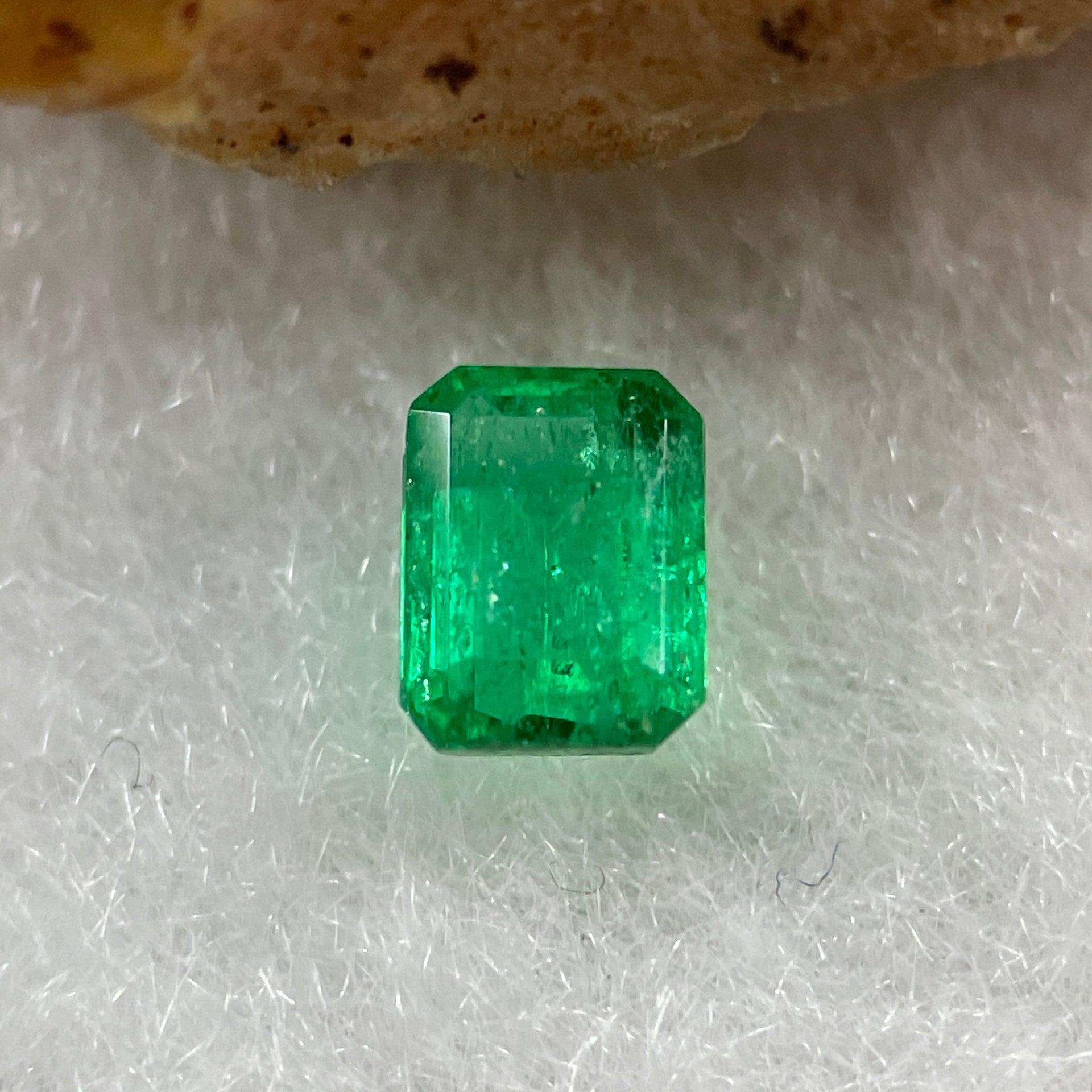 Natural Colombia Vivid Green Emerald (Beryl) Cut-Cornered Rectangular Step cut 0.43ct 4.9 by 3.8 by 2.6mm - Huangs Jadeite and Jewelry Pte Ltd