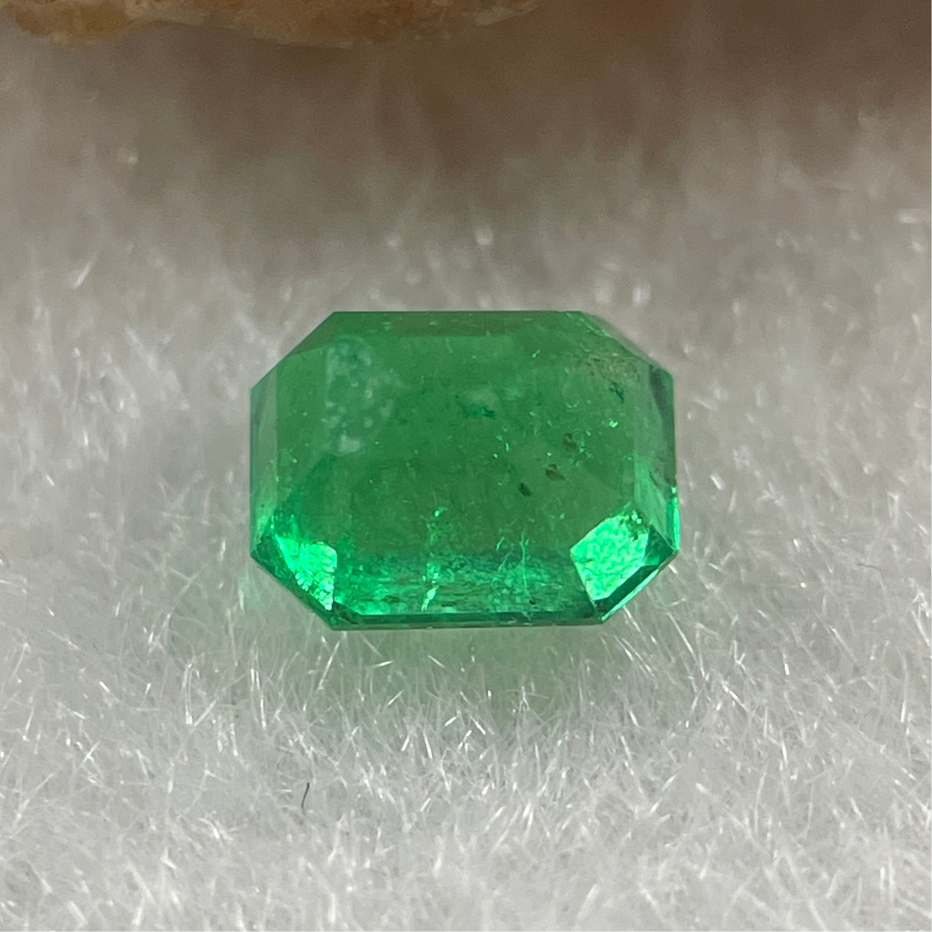 Natural Colombia Vivid Green Emerald (Beryl) Cut-Cornered Rectangular Step cut 0.47ct 4.7 by 3.7 by 3.1mm - Huangs Jadeite and Jewelry Pte Ltd