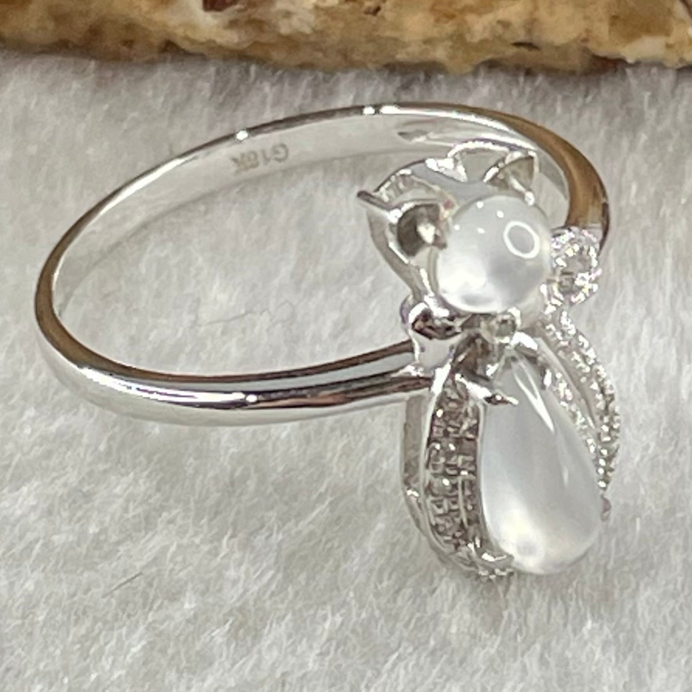 Type A Glassy Colourless Jadeite Cat with Diamonds in 18K Whitre Gold 2.04g Teardrop 6.8 by 4.5 by 2.0mm US6.8 HK15 - Huangs Jadeite and Jewelry Pte Ltd