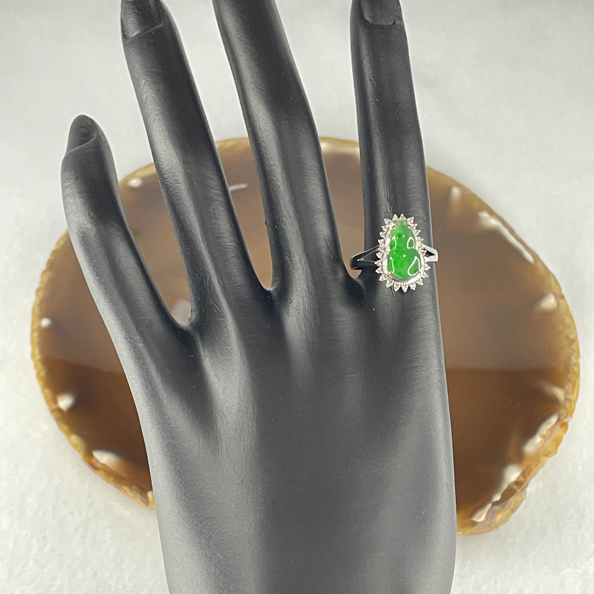Type A Green Burmese jadeite Hulu ring in 18k white gold & natural diamonds 2.09g Ring Size: US 7 - Huangs Jadeite and Jewelry Pte Ltd