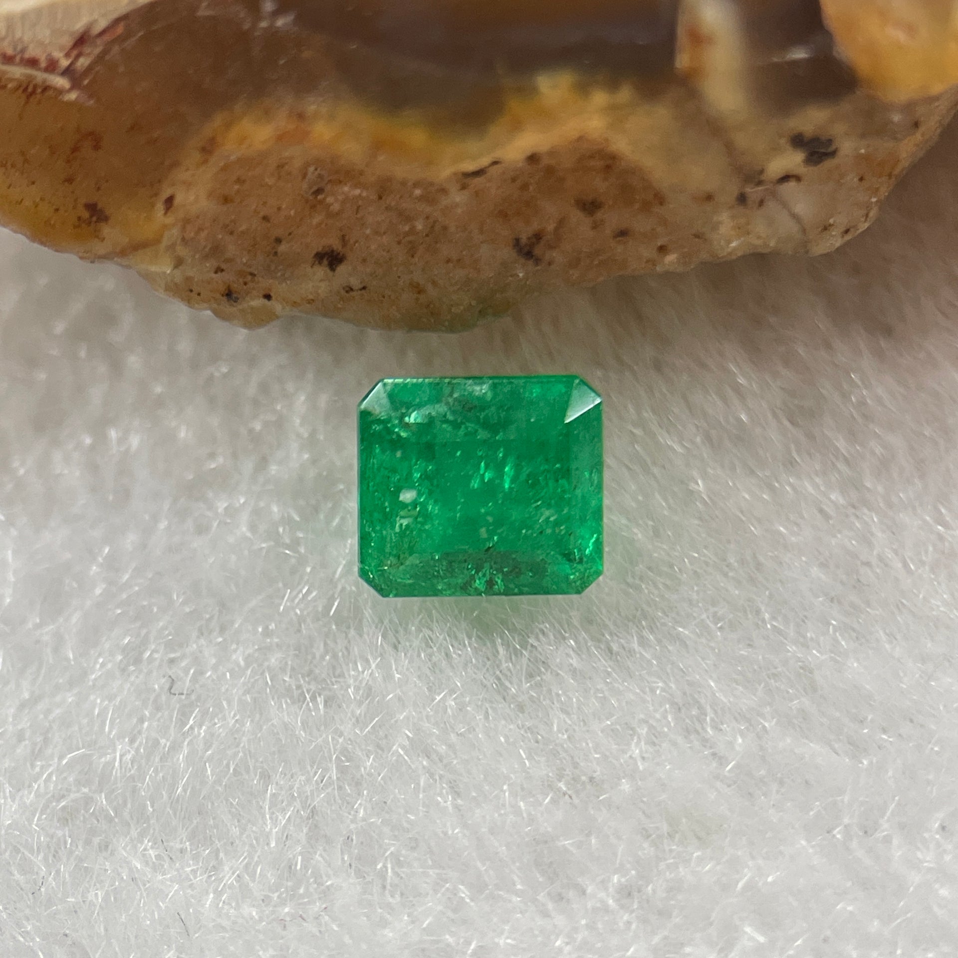 Natural Colombia Green Emerald (Beryl) Cut-Cornered Rectangular step cut 0.55ct 5.0 by 4.6 by 3.4mm - Huangs Jadeite and Jewelry Pte Ltd