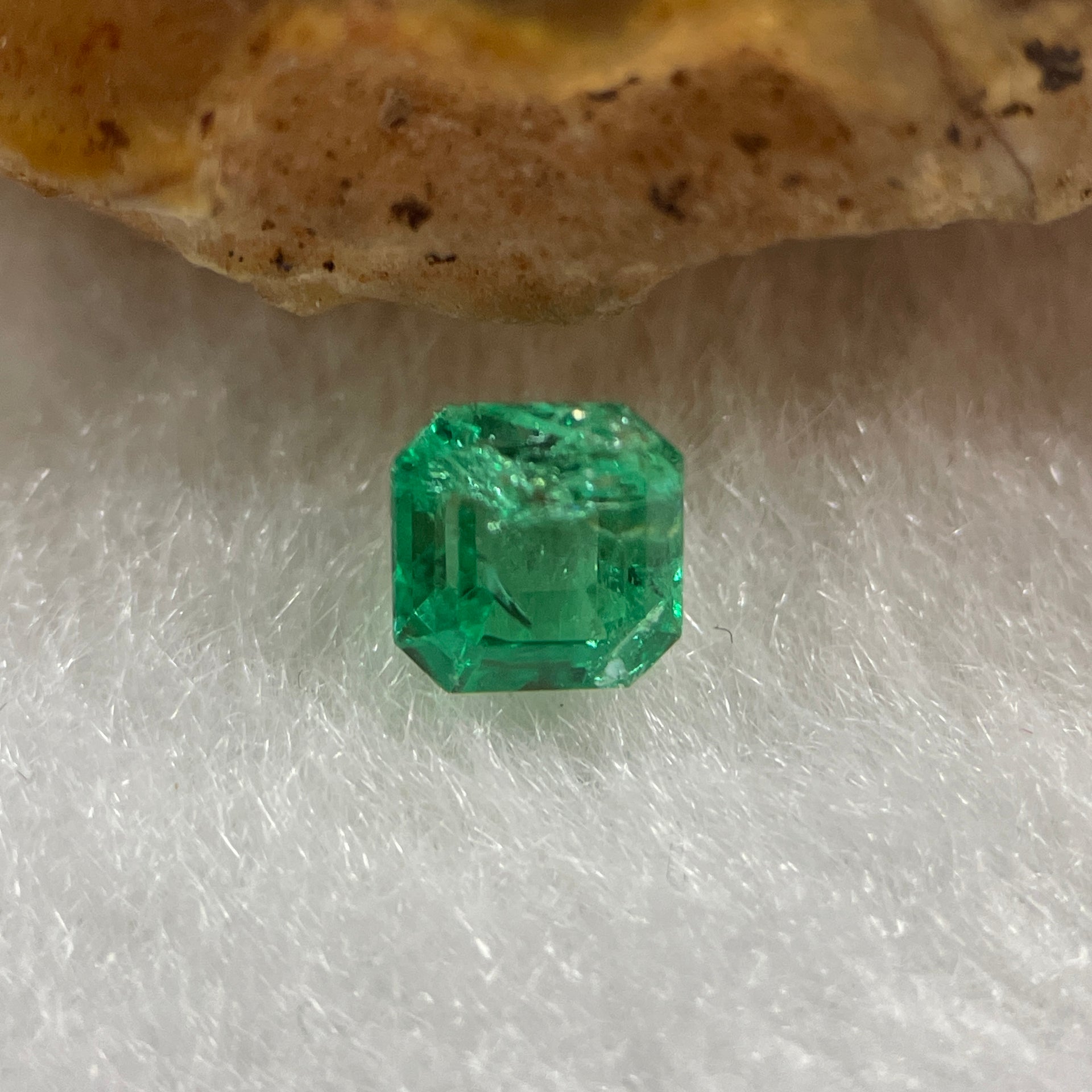 Natural Colombia Green Emerald (Beryl) Cut-Cornered Rectangular step cut 0.52ct 4.8 by 4.7 by 3.5mm - Huangs Jadeite and Jewelry Pte Ltd