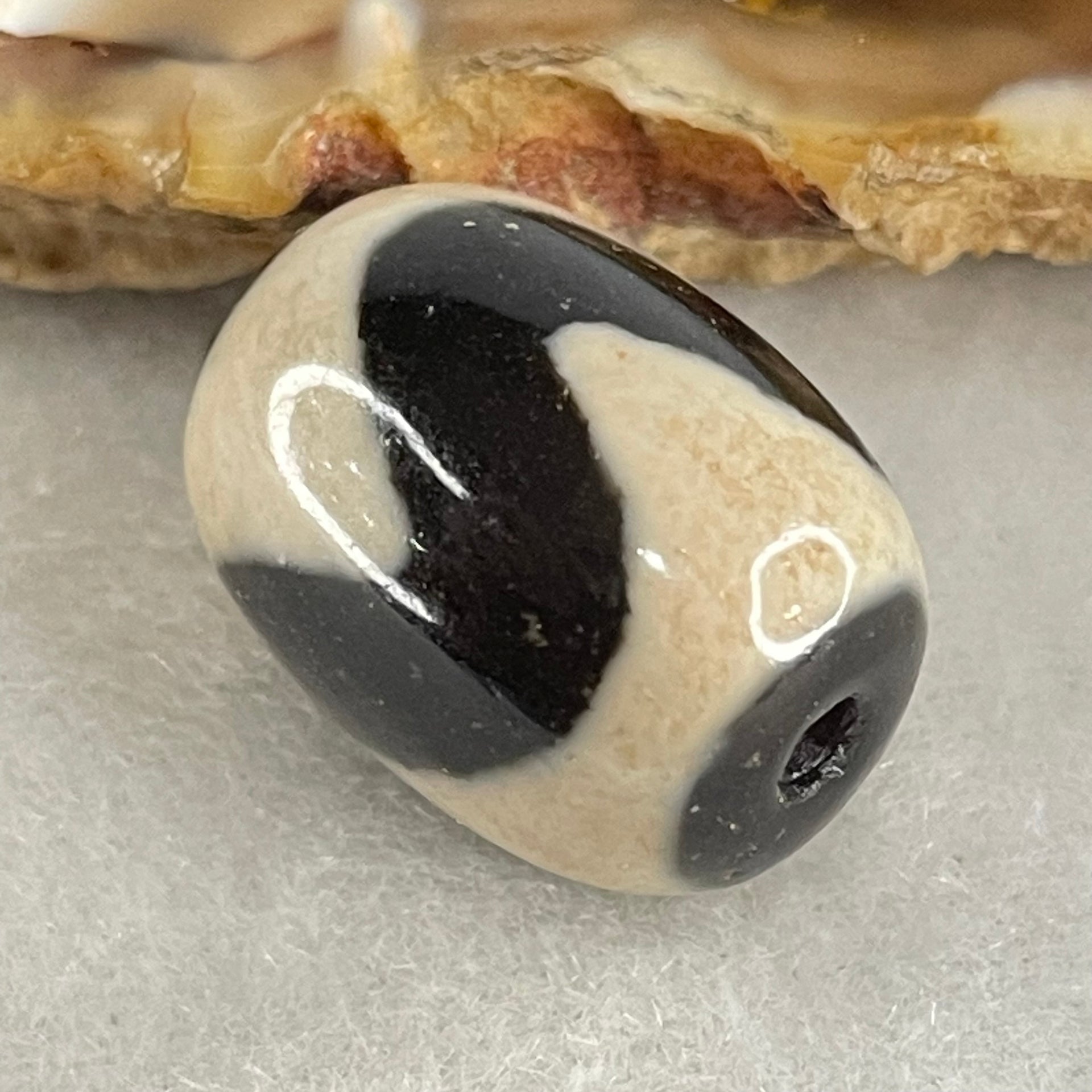 Natural Powerful Tibetan Old Oily Agate Tiger Tooth Daluo Dzi Bead Heavenly Master (Tian Zhu) 虎呀天诛 4.76g 17.8 by 13.1mm - Huangs Jadeite and Jewelry Pte Ltd
