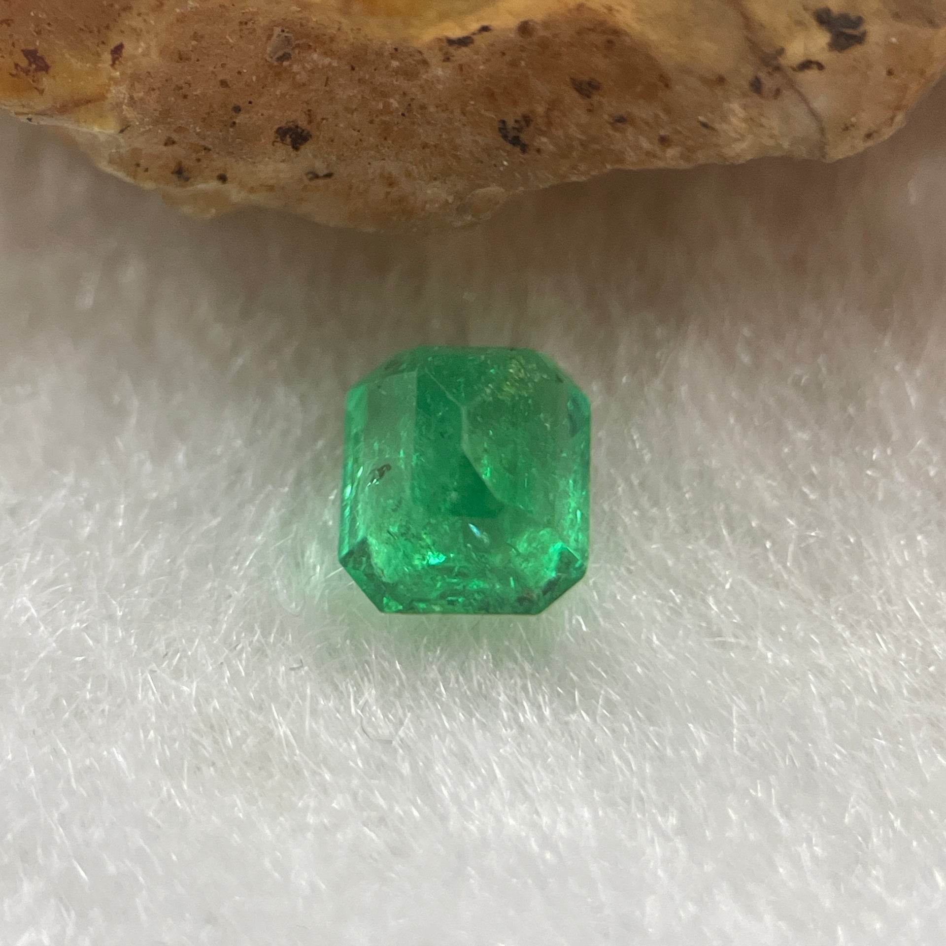 Natural Colombia Green Emerald (Beryl) Cut-Cornered Rectangular step cut 0.66ct 5.5 by 5.2 by 3.0mm - Huangs Jadeite and Jewelry Pte Ltd