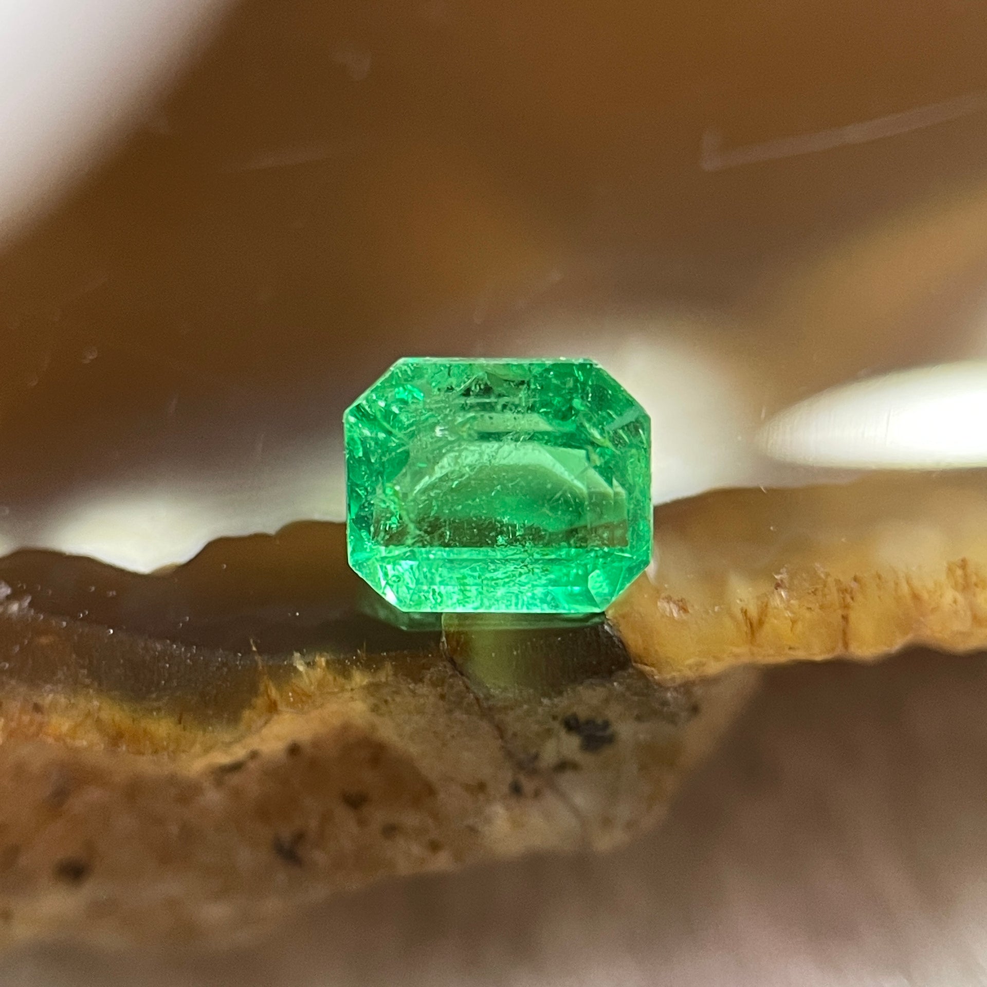 Natural Colombia Green Emerald (Beryl) Cut-Cornered Rectangular step cut 0.68ct 5.6 by 4.8 by 3.6mm - Huangs Jadeite and Jewelry Pte Ltd