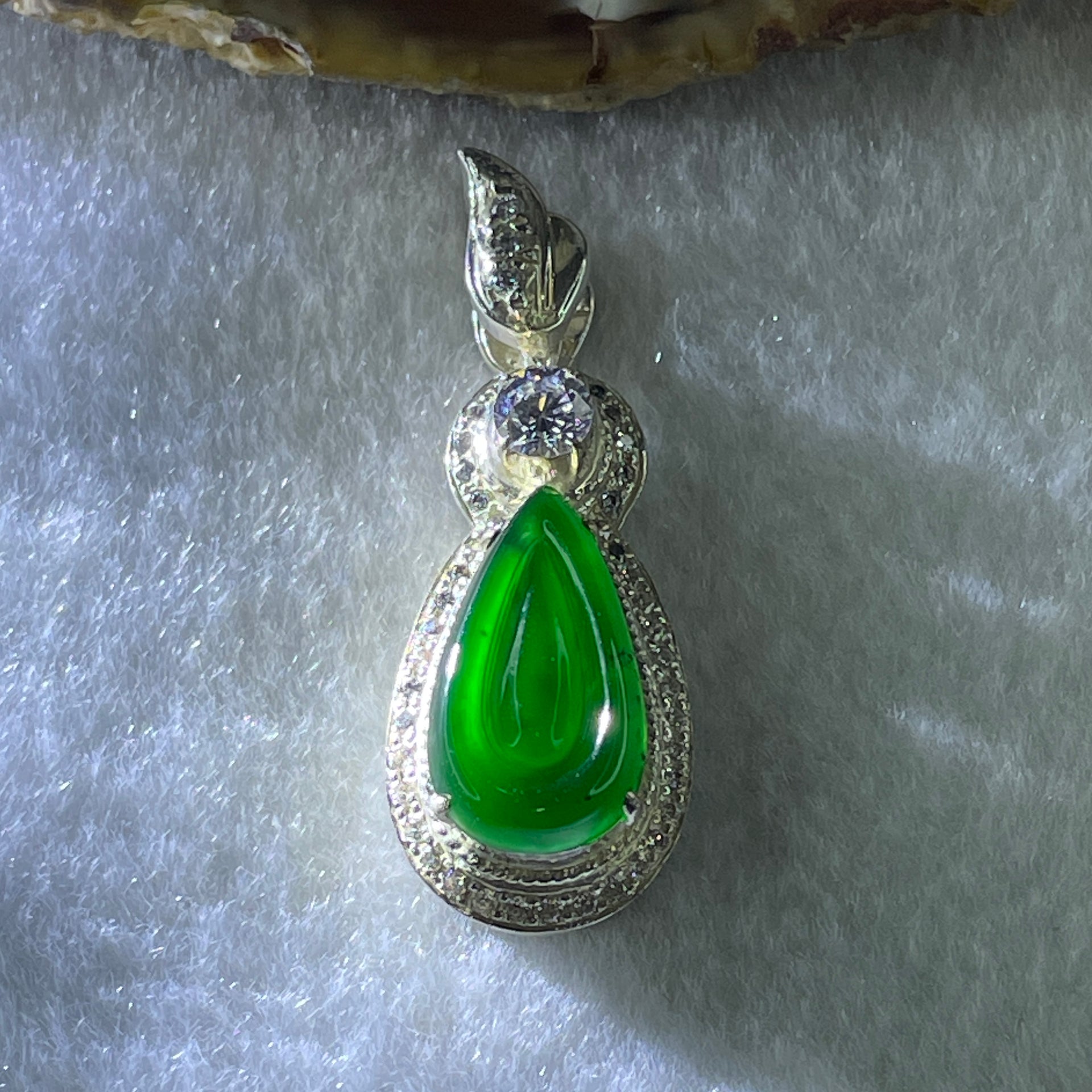 Type A Natural Semi Icy Bright Green Jadeite Tear Drop Shape Stone for Setting 18.1 by 10.5 by 3.0mm (On Silver Pendant Mold) 15.22g - Huangs Jadeite and Jewelry Pte Ltd