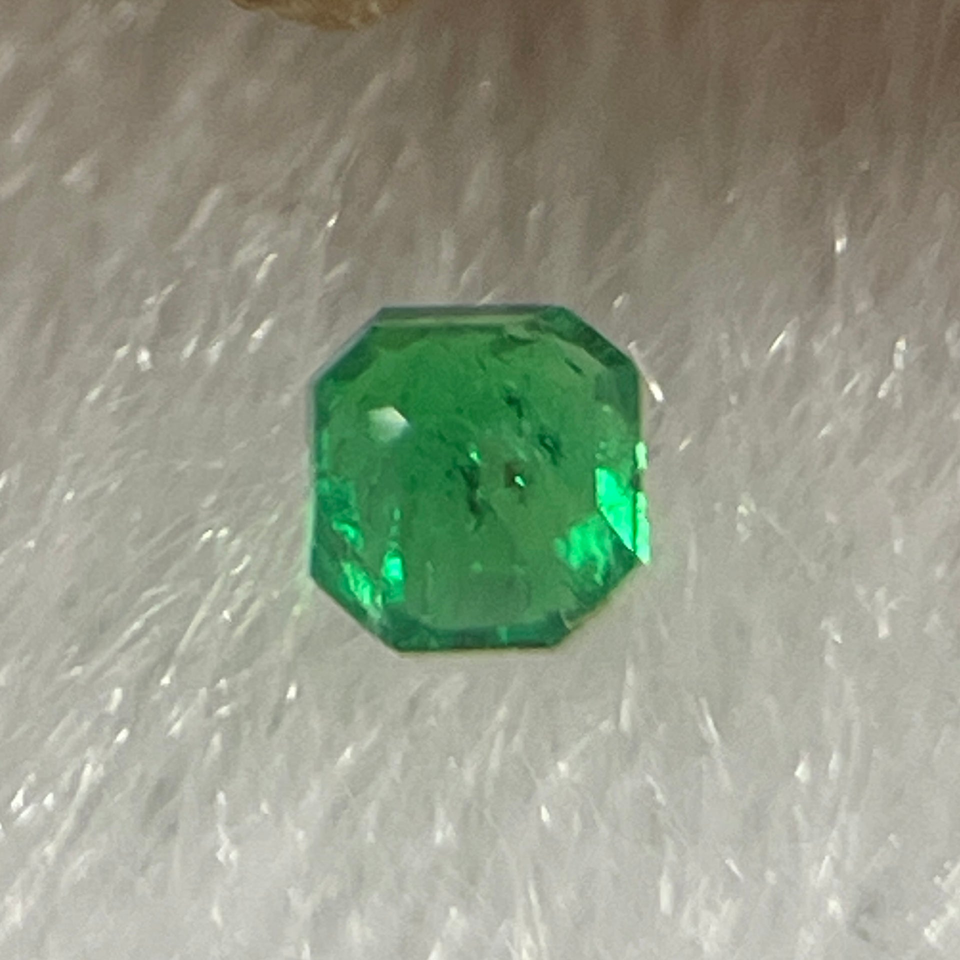 Natural Colombia Vivid Green Emerald (Beryl) Cut-Cornered Square Step cut 0.06ct 2.2 by 2.0 by 1.8mm - Huangs Jadeite and Jewelry Pte Ltd