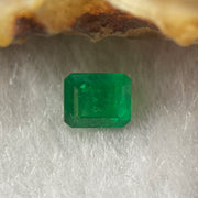 Natural Colombia Green Emerald (Beryl) Cut-Cornered Rectangular step cut 0.70cts 5.5 by 4.7 by 4.0mm - Huangs Jadeite and Jewelry Pte Ltd