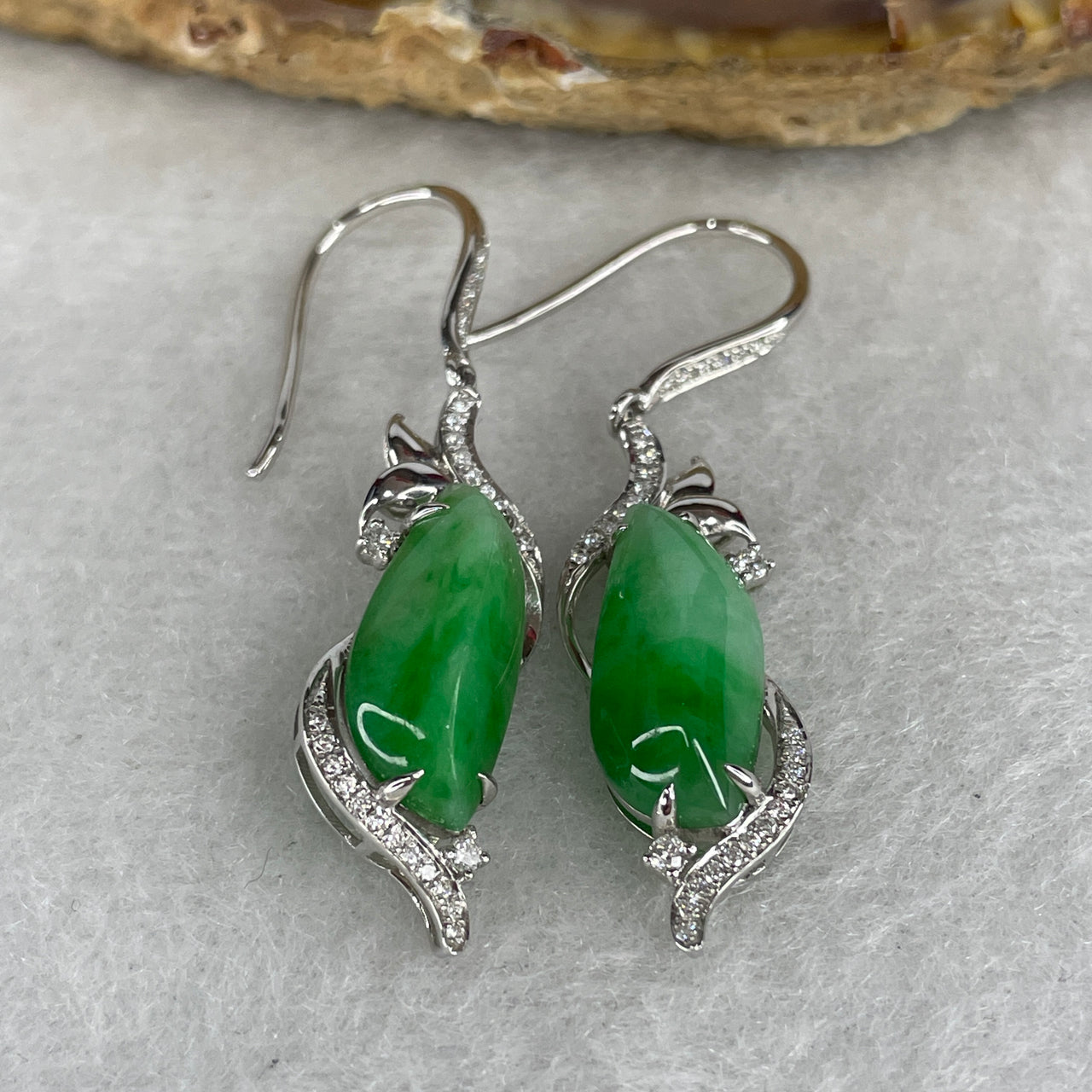 Natural Type A Jadeite Drop Earrings with Diamonds in 18K White Gold | 16.2mm Light Green with Vibrant Emerald Green Patch | High-Luxury High-Ice Symmetric Statement Heirlooms (4.26g 7.2x3.0mm)
