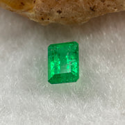 Natural Colombia Vivid Green Emerald (Beryl) Cut-Cornered Rectangular Step cut 0.48ct 5.5 by 3.9 by 2.9mm - Huangs Jadeite and Jewelry Pte Ltd