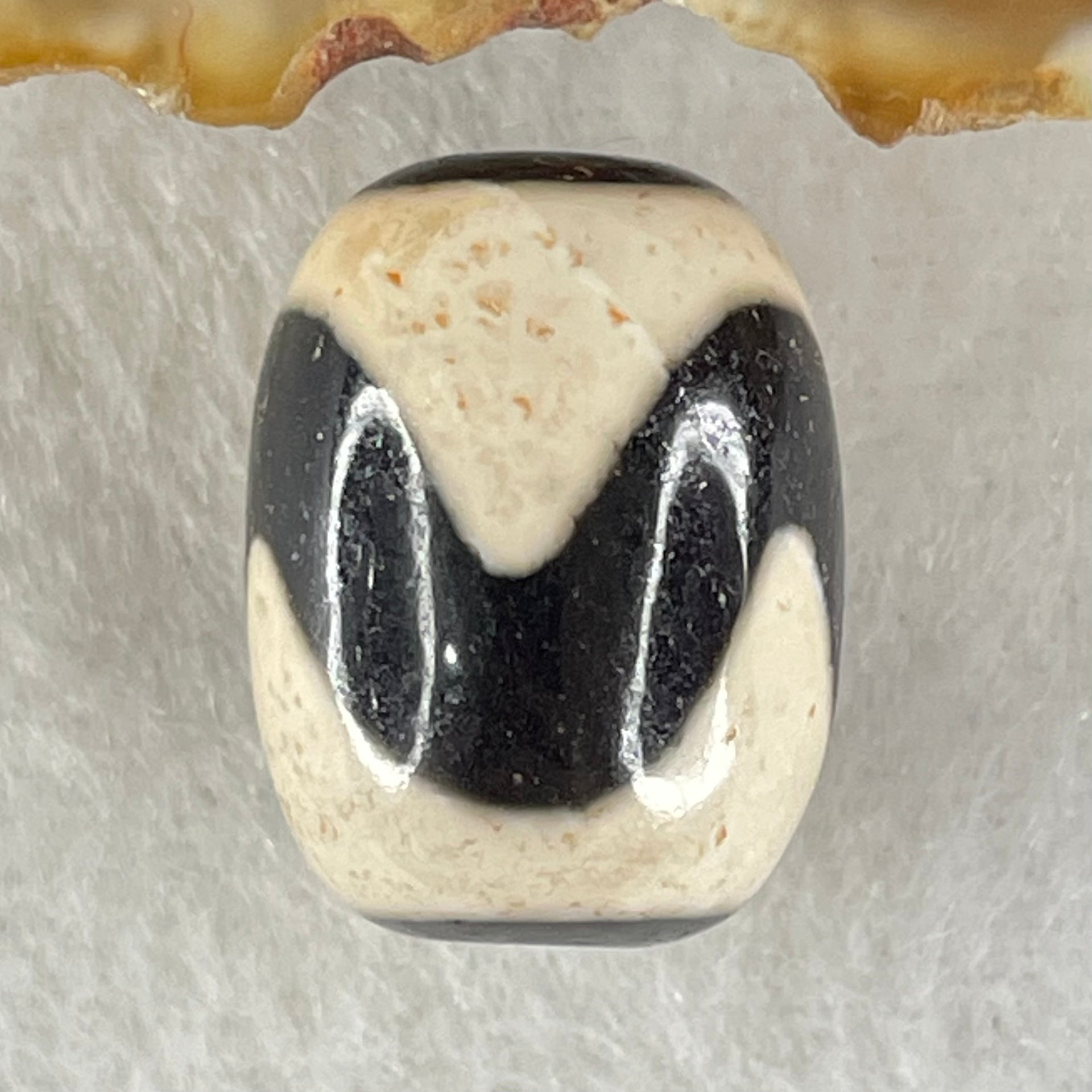 Natural Powerful Tibetan Old Oily Agate Tiger Tooth Daluo Dzi Bead Heavenly Master (Tian Zhu) 虎呀天诛 4.87g 17.5 by 13.5mm - Huangs Jadeite and Jewelry Pte Ltd