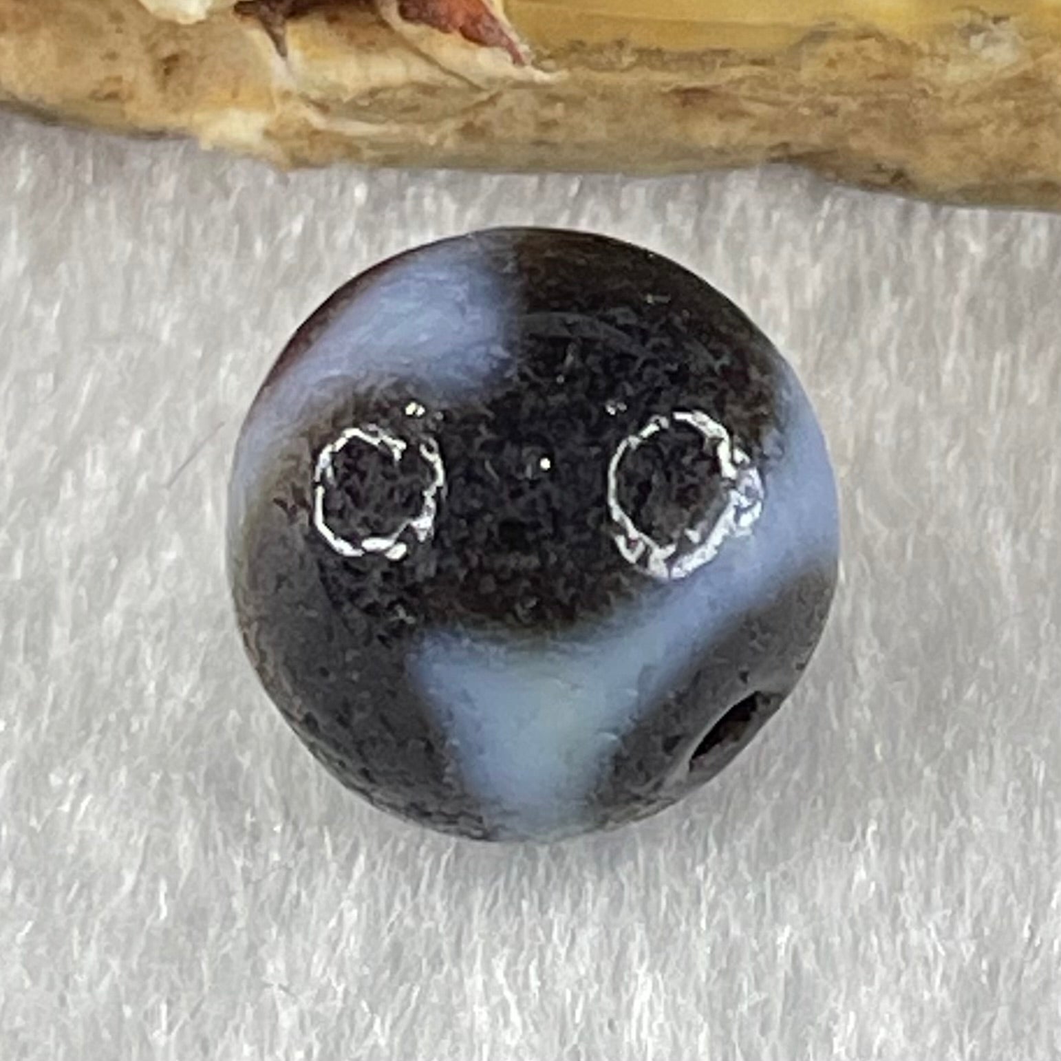 Natural Powerful Tibetan Old Oily Agate Tiger Tooth Daluo Dzi Bead Heavenly Master (Tian Zhu) 虎呀天诛 1.37g 9.5 by 9.9mm - Huangs Jadeite and Jewelry Pte Ltd