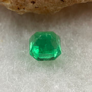 Natural Colombia Vivid Green Emerald (Beryl) Cut-Cornered Square Step cut 0.49ct 4.4 by 4.4 by 3.6mm - Huangs Jadeite and Jewelry Pte Ltd