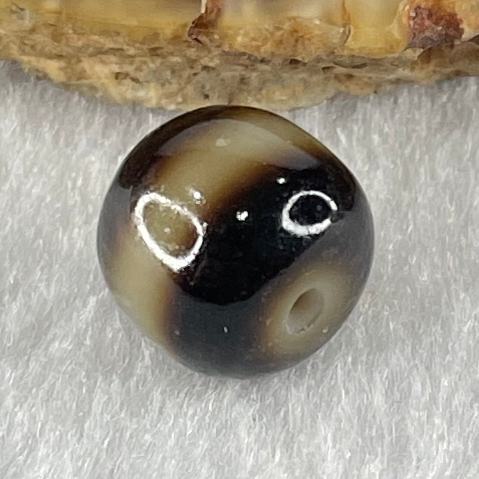 Natural Powerful Tibetan Old Oily Agate 1 Line Dzi Bead Heavenly Master (Tian Zhu) 1.85g 10.2 by 11.0mm - Huangs Jadeite and Jewelry Pte Ltd