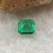 Natural Colombia Vivid Green Emerald (Beryl) Cut-Cornered Rectangular Step cut 0.45ct 5.0 by 4.6 by 2.8m - Huangs Jadeite and Jewelry Pte Ltd