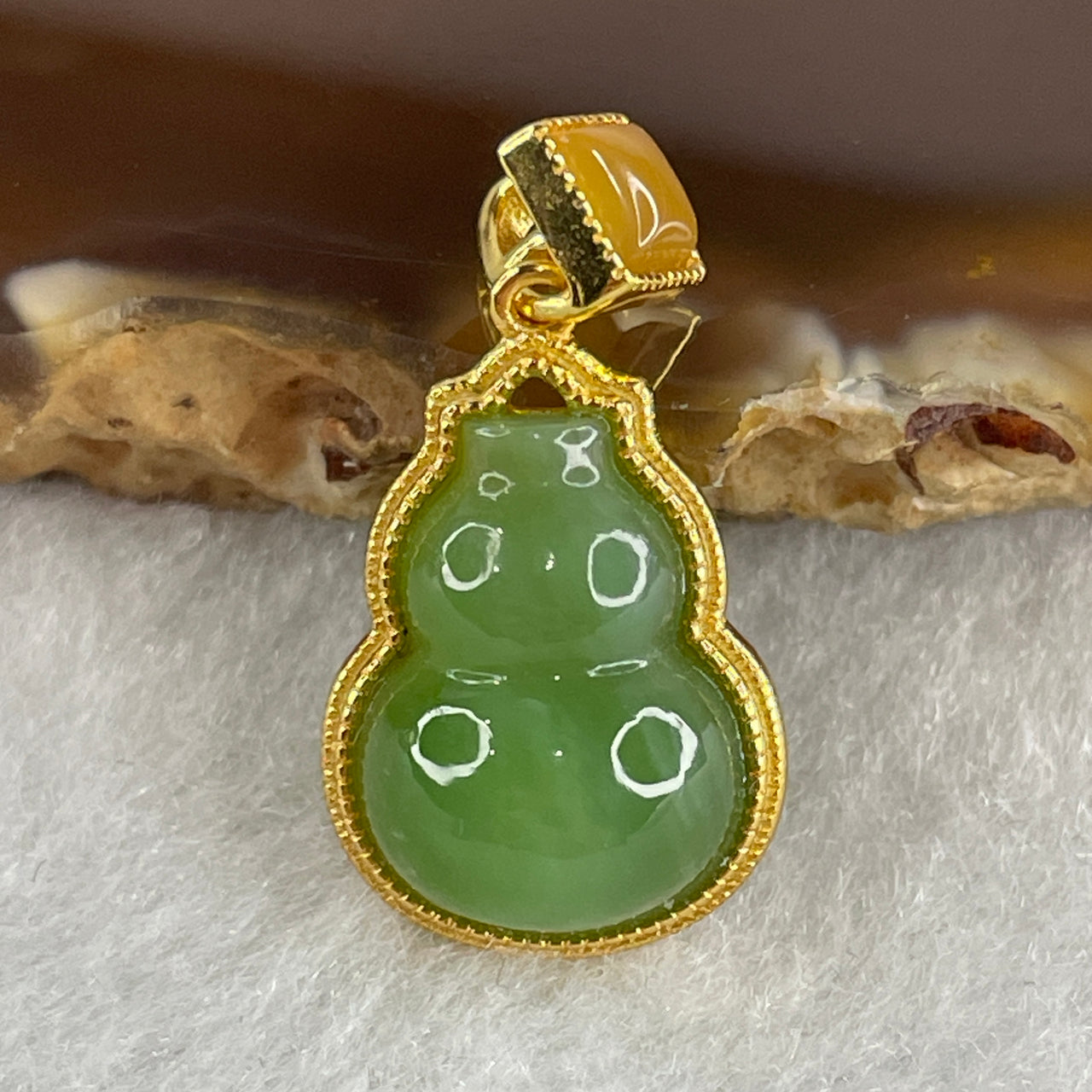 Natural Green Agate Chalcedony Hulu Pendant on S925 Sliver Gold Plated 2.28g 14.2 by 10.2 by 5.0mm - Huangs Jadeite and Jewelry Pte Ltd