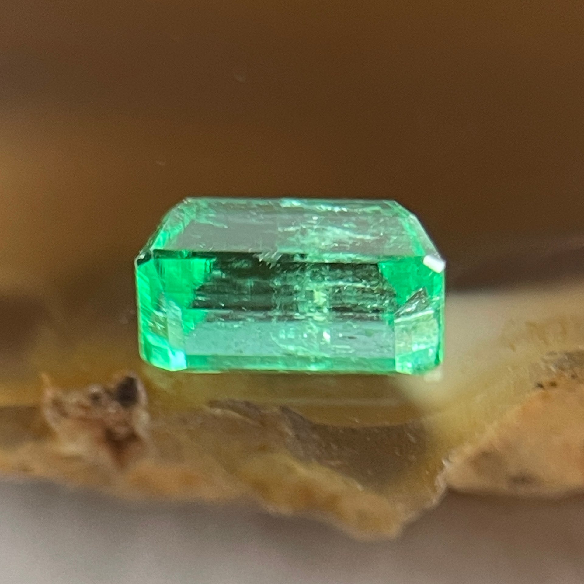 Natural Colombia Green Emerald (Beryl) Cut-Cornered Rectangular step cut 0.80ct 6.4 by 3.9 by 3.6mm - Huangs Jadeite and Jewelry Pte Ltd