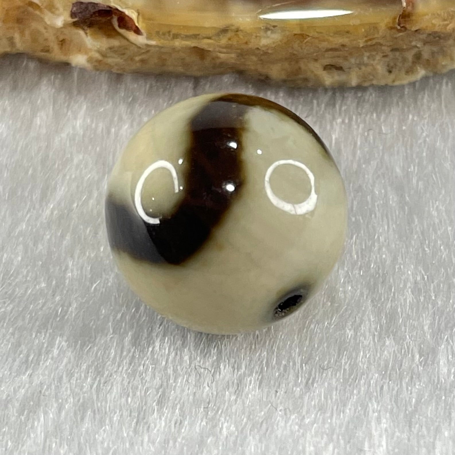 Natural Powerful Tibetan Old Oily Yellowish White with Black Agate Tiger Tooth Daluo Dzi Bead Heavenly Master (Tian Zhu) 虎呀天诛 3.42g 13.7mm - Huangs Jadeite and Jewelry Pte Ltd
