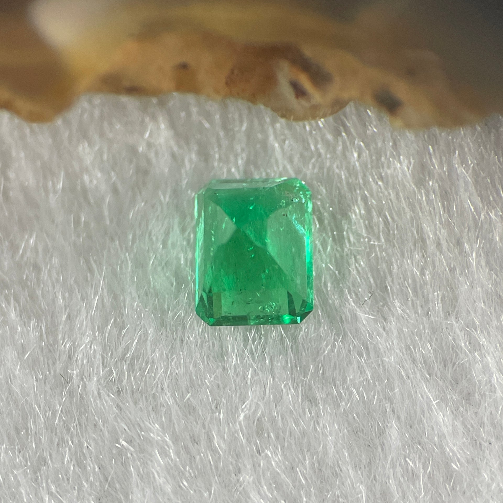 Natural Colombia Green Emerald (Beryl) Cut-Cornered Rectangular step cut 0.70cts 5.7 by 4.5 by 4.1mm - Huangs Jadeite and Jewelry Pte Ltd