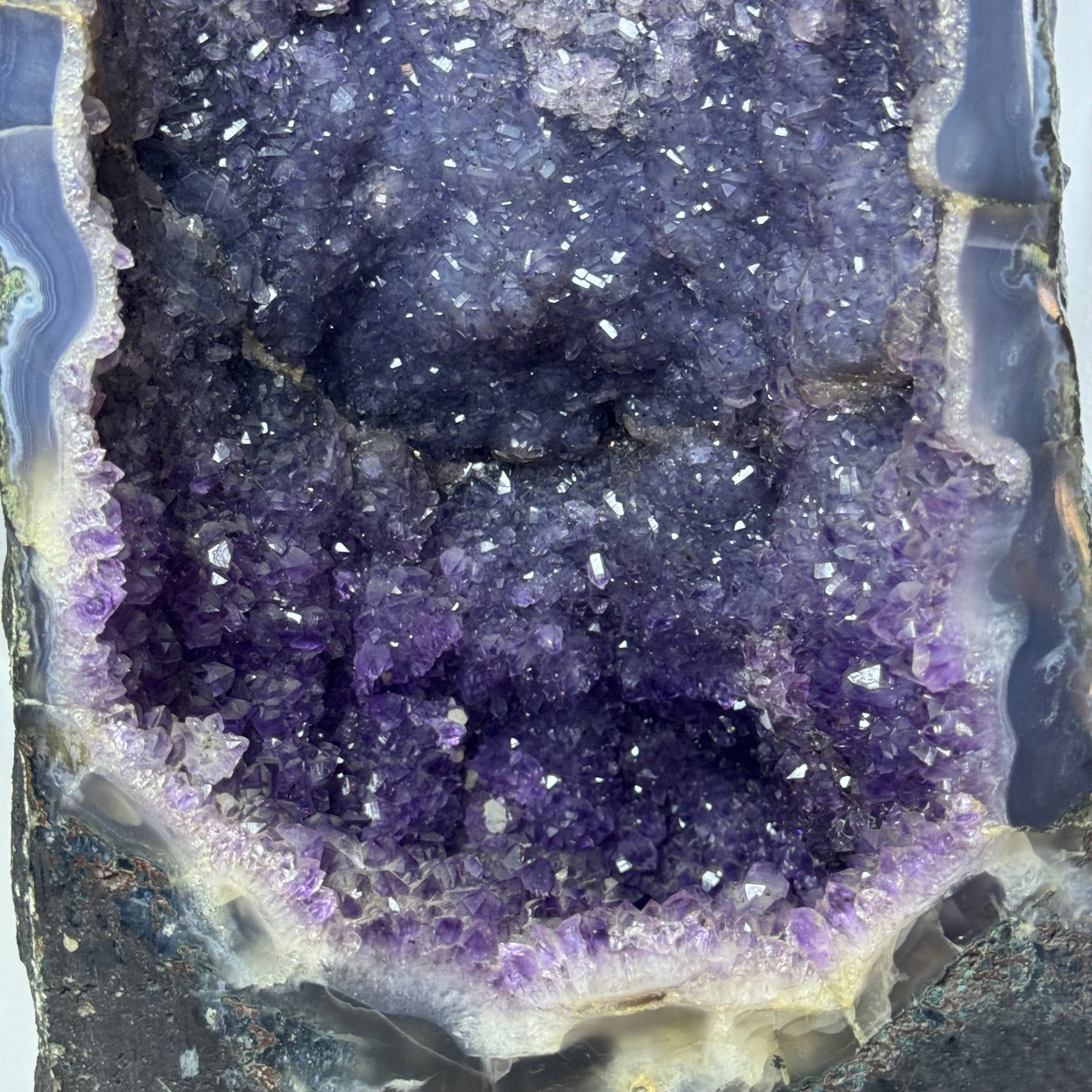 Natural Brazil Amethyst Cave with White Calcite 30.392,6g 265.0 by 270.0 by 632.0mm - Huangs Jadeite and Jewelry Pte Ltd