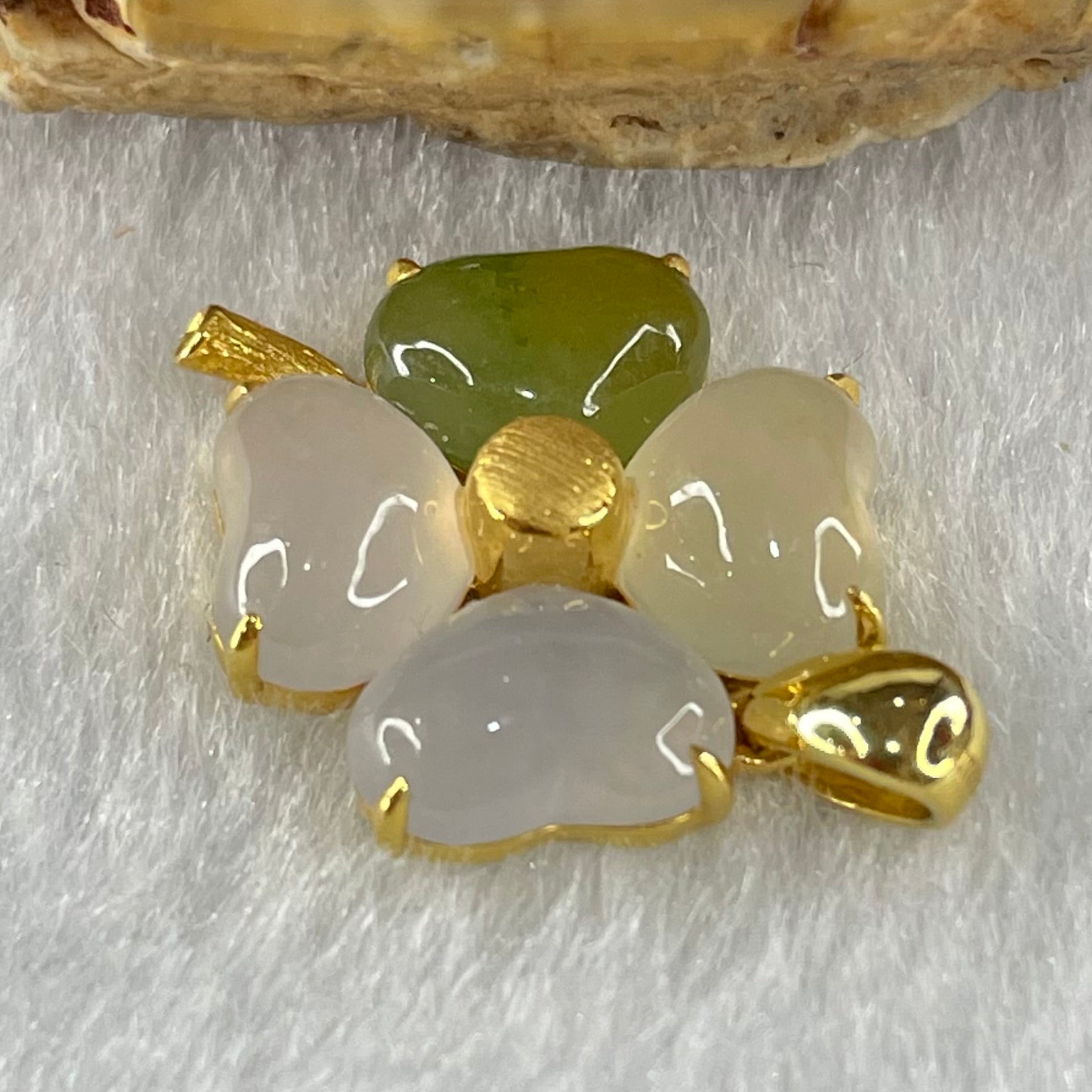 Type A Semi Icy Colourless to Faint Yellow Faint Lavender and Green Jadeite 4 Leafs Clover with Diamonds in 18K Yellow Gold Pendant 3.05g 5.5 by 8.0 by 3.5mm 4pcs - Huangs Jadeite and Jewelry Pte Ltd