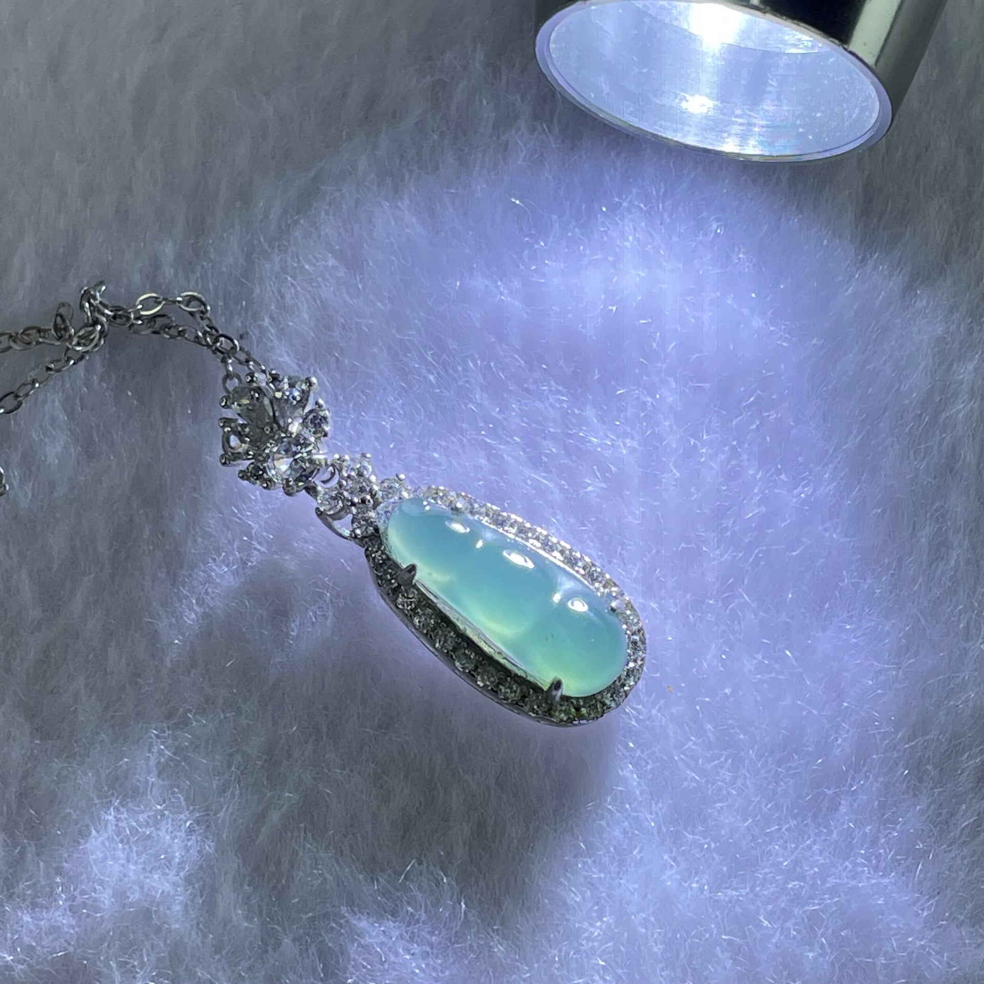 Type A Icy Light Blueish Green Jadeite Pea Pod by Pen