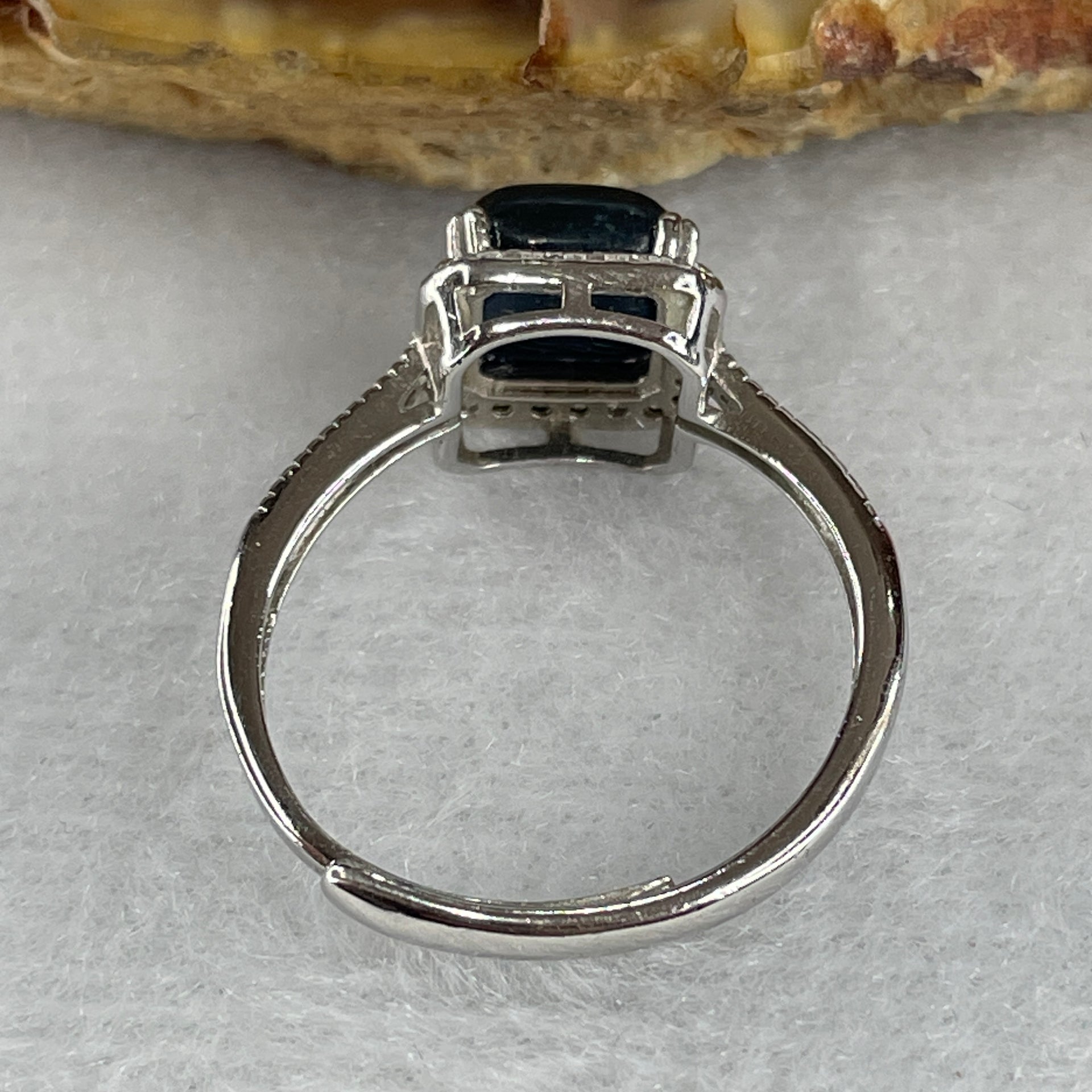 Good Grade Natural Blue Kyanite Bead in S925 Sliver Adjustable Ring 2.13g 7.7 by 4.5mm - Huangs Jadeite and Jewelry Pte Ltd