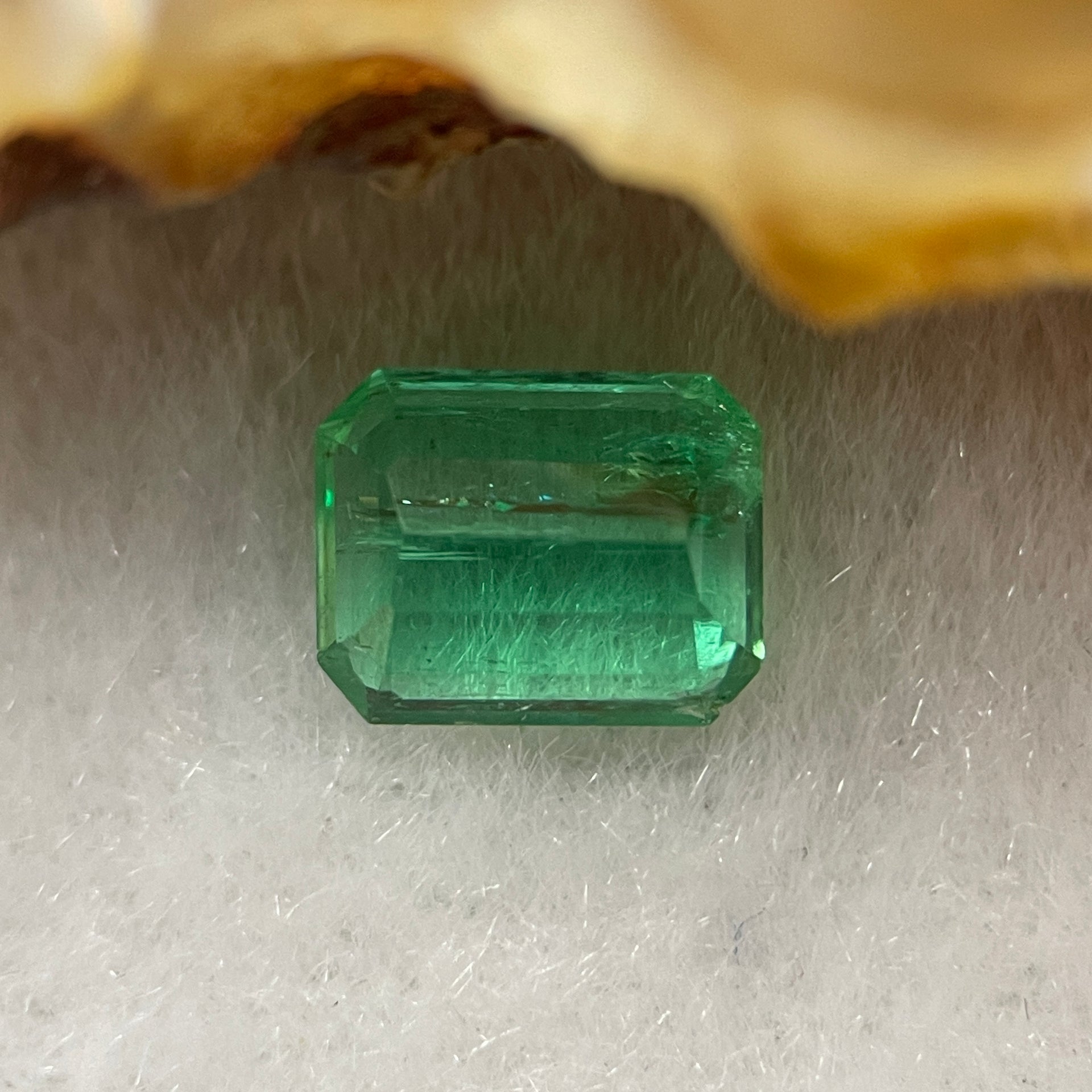 Natural Colombia Green Emerald (Beryl) Cut-Cornered Rectangular step cut 1.07ct 7.1 by 5.7 by 3.1mm - Huangs Jadeite and Jewelry Pte Ltd