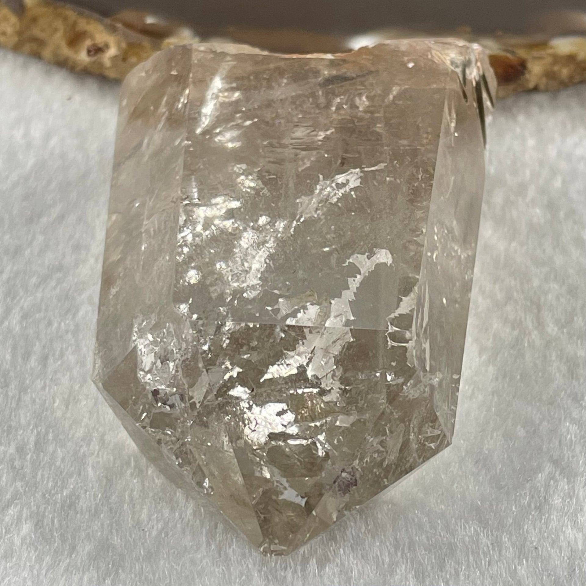 Natural Crackle Quartz Tower Display 114.60g 69.2 by 43.7 by 26.0mm - Huangs Jadeite and Jewelry Pte Ltd