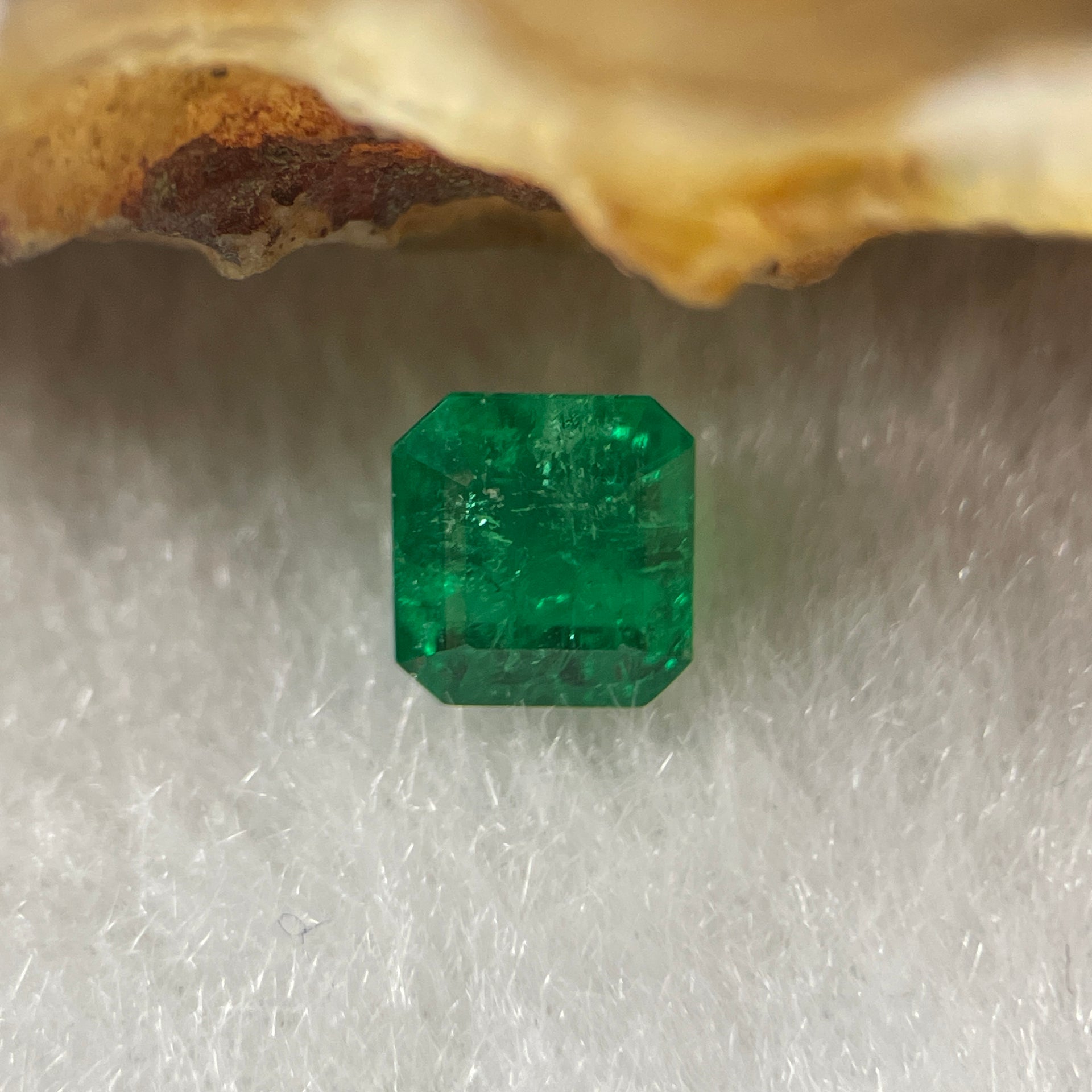 Natural Colombia Green Emerald (Beryl) Cut-Cornered Rectangular step cut 0.71ct 5.3 by 4.9 by 3.7mm - Huangs Jadeite and Jewelry Pte Ltd