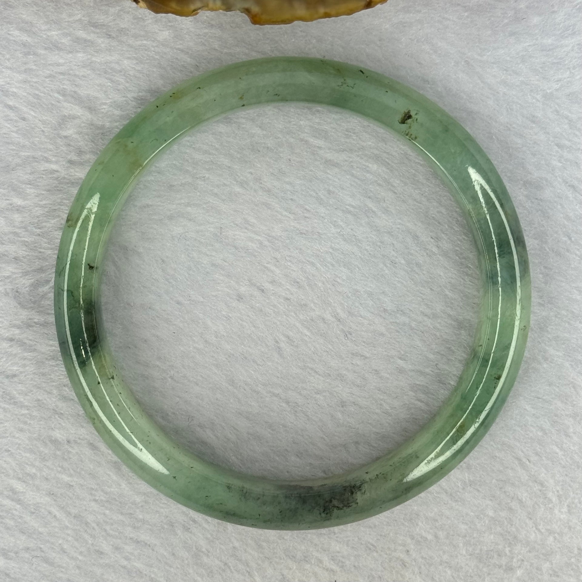 Type A Green Piao Hua Jadeite Bangle Internal Diameter 54.3mm 35.82g 9.9 by 7.5mm (Slight External Line) - Huangs Jadeite and Jewelry Pte Ltd
