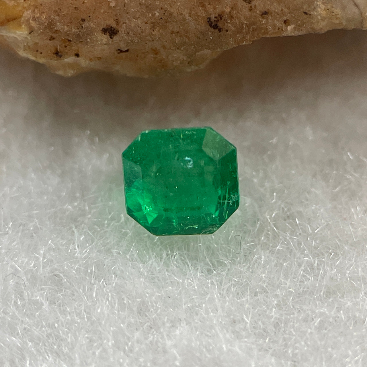 Natural Colombia Vivid Green Emerald (Beryl) Cut-Cornered Square Step cut 0.49ct 4.4 by 4.4 by 3.6mm - Huangs Jadeite and Jewelry Pte Ltd