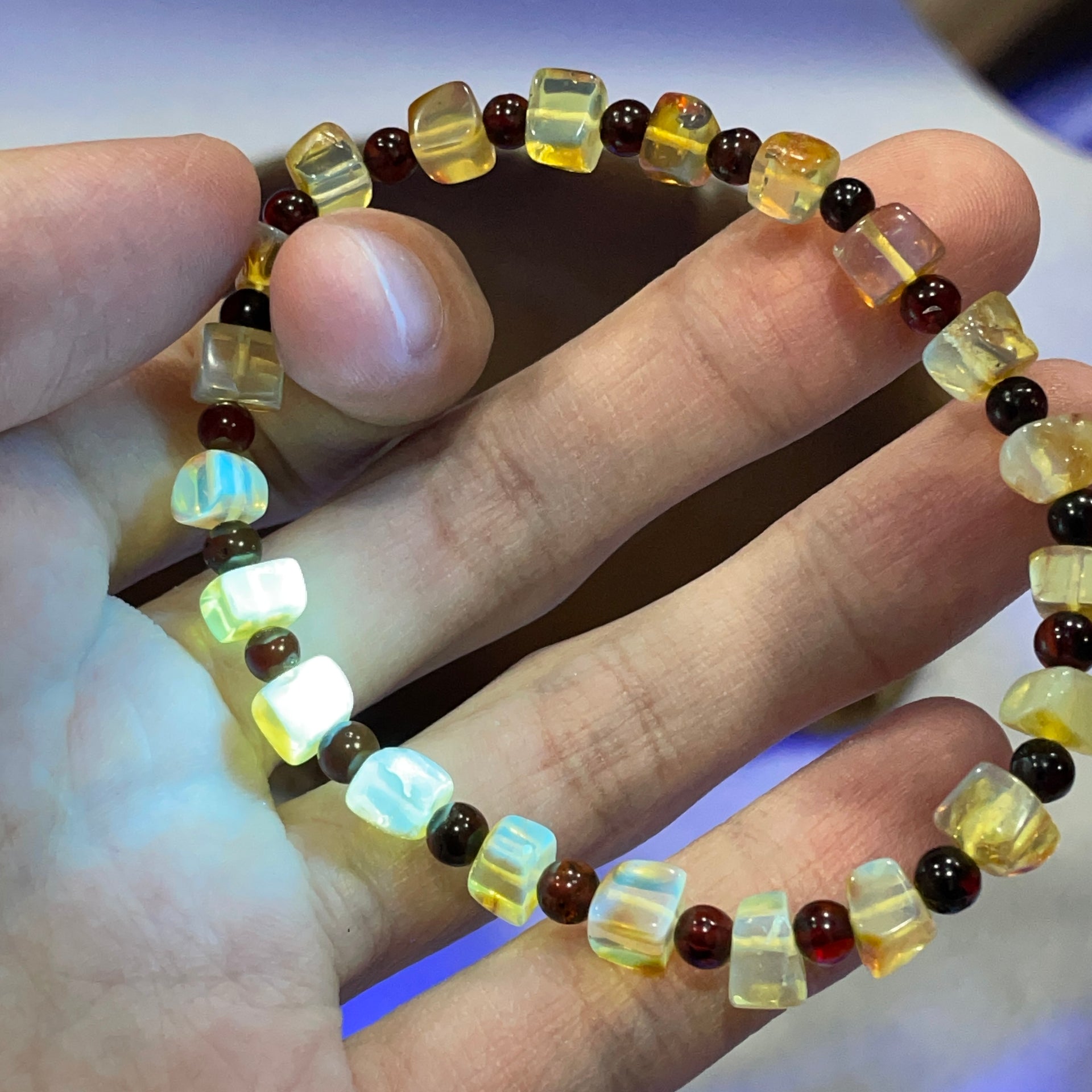 Natural Yellow Amber Square Shape with Cognac Amber Round Shape Bracelet 4.10g 16cm 6.6mm 21 Beads - Huangs Jadeite and Jewelry Pte Ltd