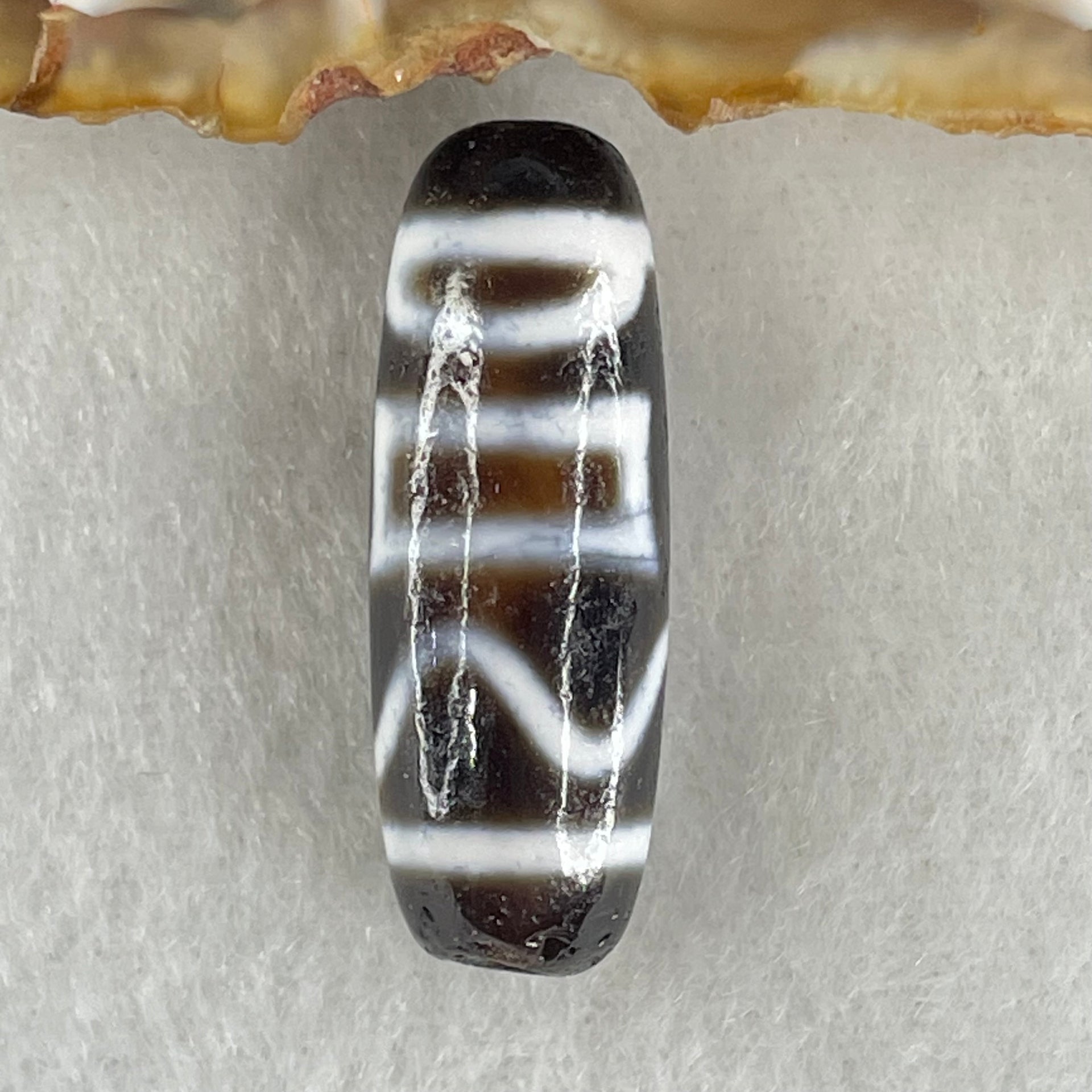 Natural Powerful Tibetan Old Oily Agate Sky Door Serenity 1 Eye Dzi Bead Heavenly Master (Tian Zhu) 一眼天诛 4.52g 28.8 by 10.3mm - Huangs Jadeite and Jewelry Pte Ltd