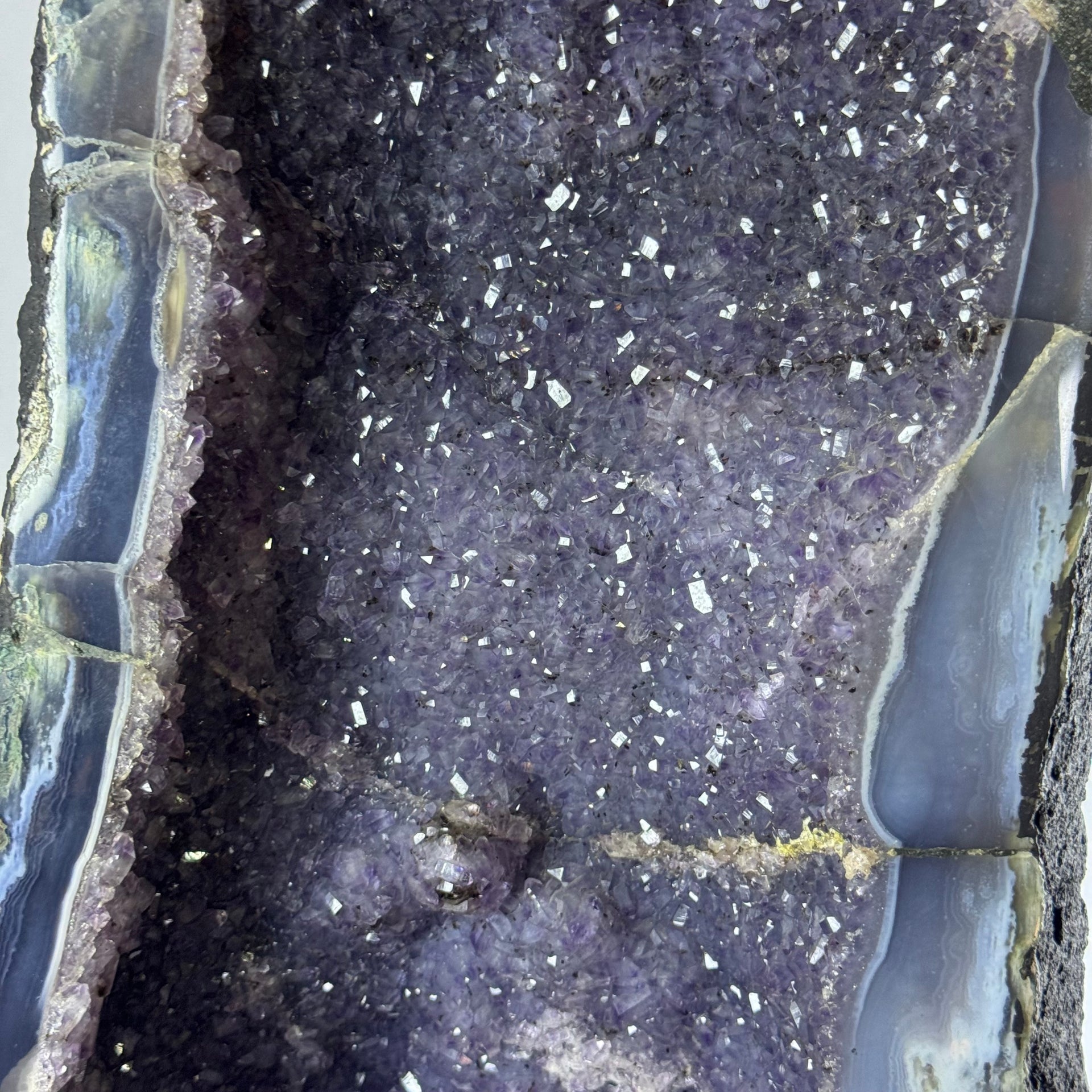 Natural Brazil Amethyst Cave with White Calcite 30.392,6g 265.0 by 270.0 by 632.0mm - Huangs Jadeite and Jewelry Pte Ltd