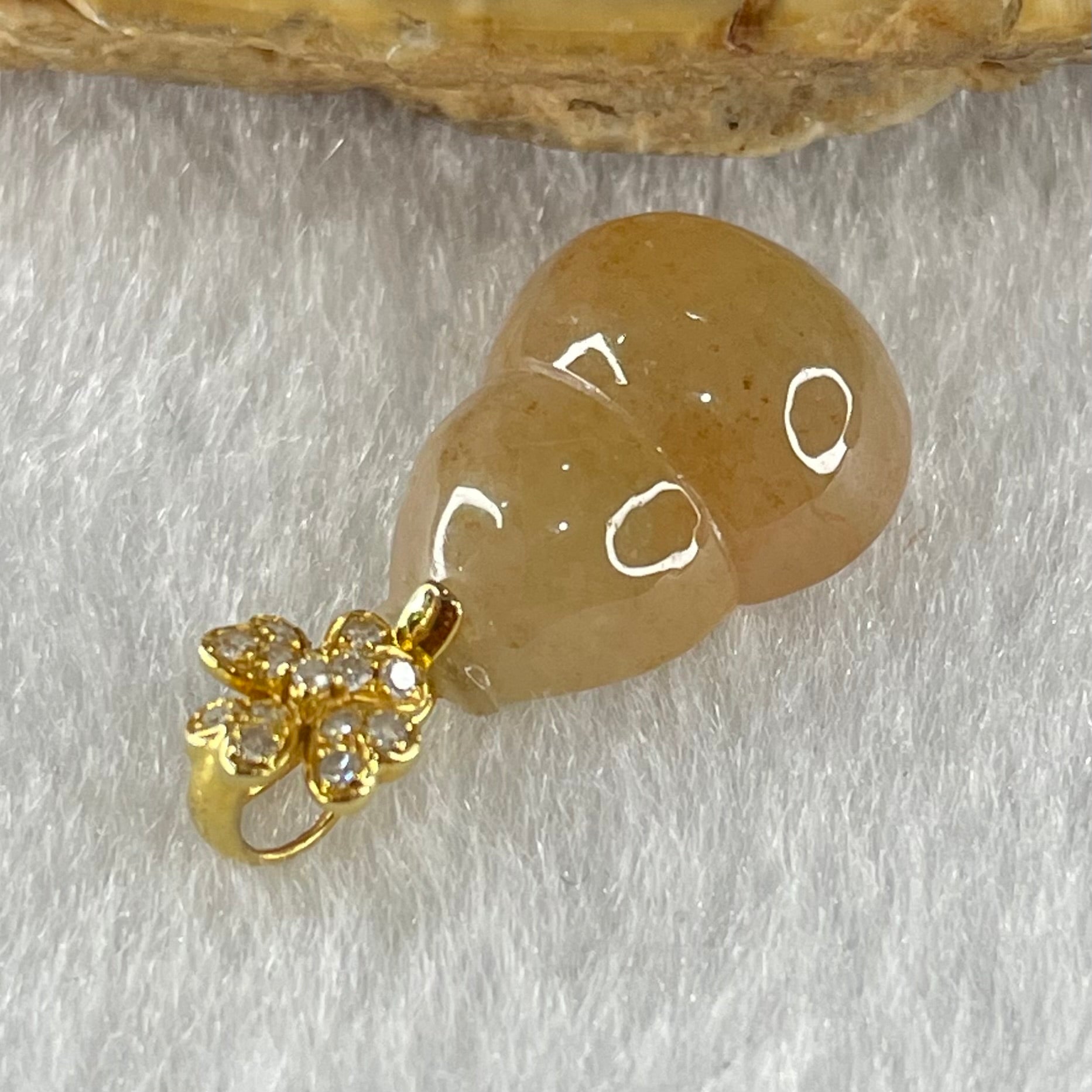 Type A Semi Icy Reddish Brown Jadeite Hulu and Diamonds in 18K Rose Gold Pendant 1.98g 14.8 by 11.0 by 6.3mm - Huangs Jadeite and Jewelry Pte Ltd