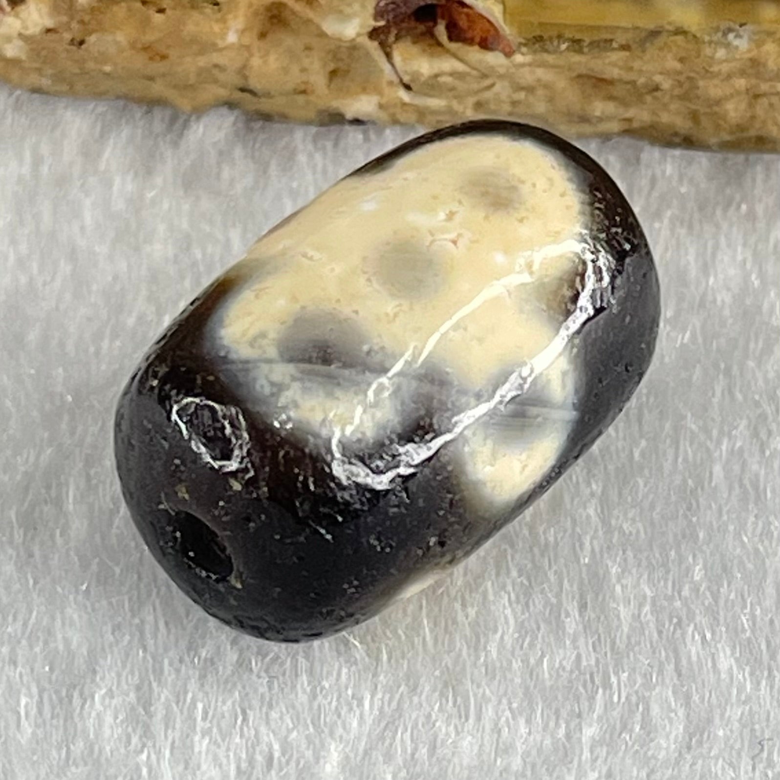 Natural Powerful Tibetan Old Oily Agate 5 Eyes Lightning Dzi Bead Heavenly Master (Tian Zhu) 五眼闪电天珠 4.62g 19.0 by 12.3mm - Huangs Jadeite and Jewelry Pte Ltd