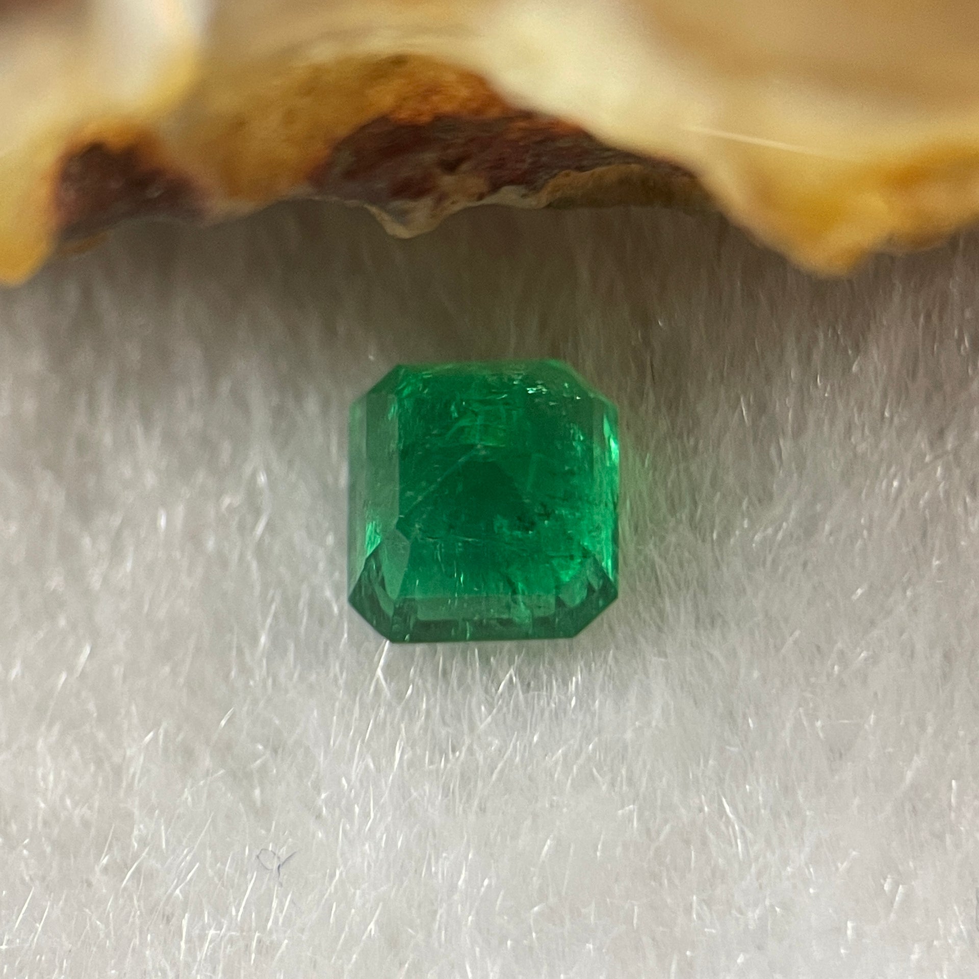 Natural Colombia Green Emerald (Beryl) Cut-Cornered Rectangular step cut 0.71ct 5.3 by 4.9 by 3.7mm - Huangs Jadeite and Jewelry Pte Ltd