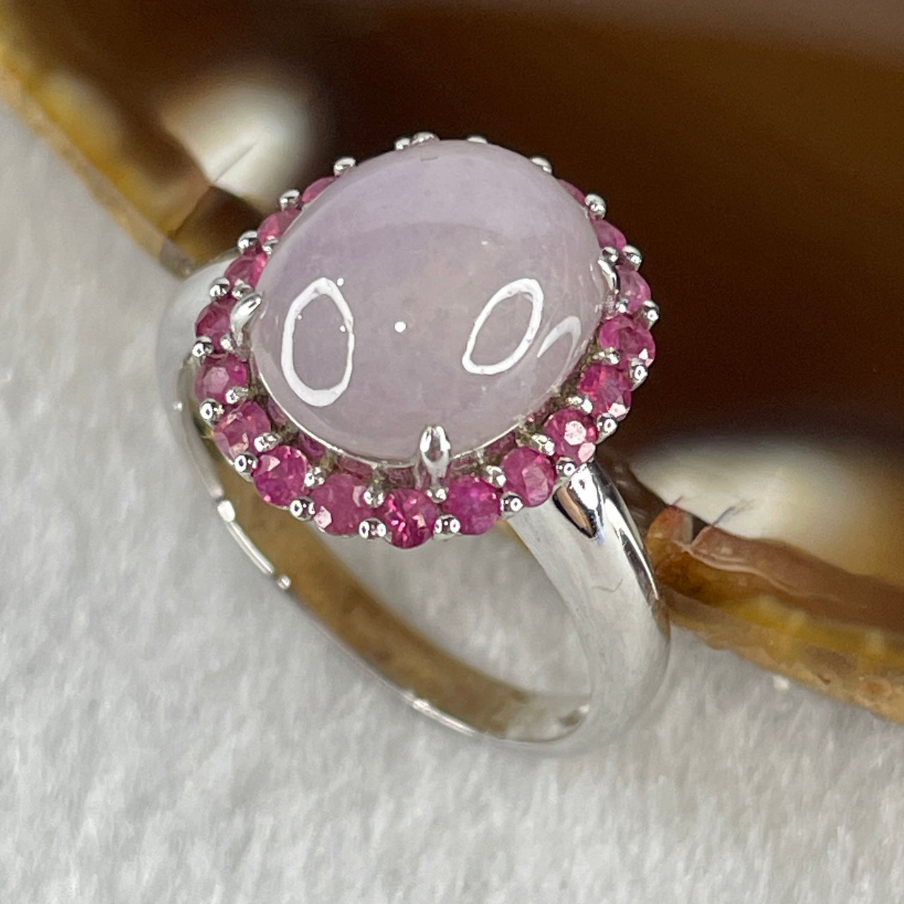 High Grade Natural Type A Bright Lavender Jadeite Cabouchon Oval Shape Ring in 18K AU750 White Gold with Natural Pink Sapphires 4.24g 11.2 by 9.3 by 5.8mm US6.8 HK15