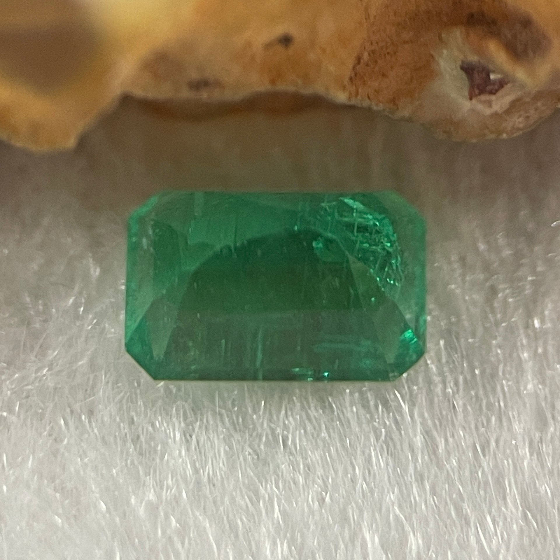 Natural Colombia Green Emerald (Beryl) Cut-Cornered Rectangular step cut 0.81ct 6.6 by 4.6 by 3.5mm - Huangs Jadeite and Jewelry Pte Ltd