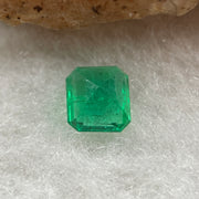Natural Colombia Vivid Green Emerald (Beryl) Cut-Cornered Rectangular Step cut 0.44ct 4.9 by 4.5 by 2.9mm - Huangs Jadeite and Jewelry Pte Ltd