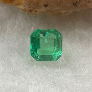Natural Colombia Vivid Green Emerald (Beryl) Cut-Cornered Square Step cut 0.43ct 4.4 by 4.4 by 3.1mm - Huangs Jadeite and Jewelry Pte Ltd