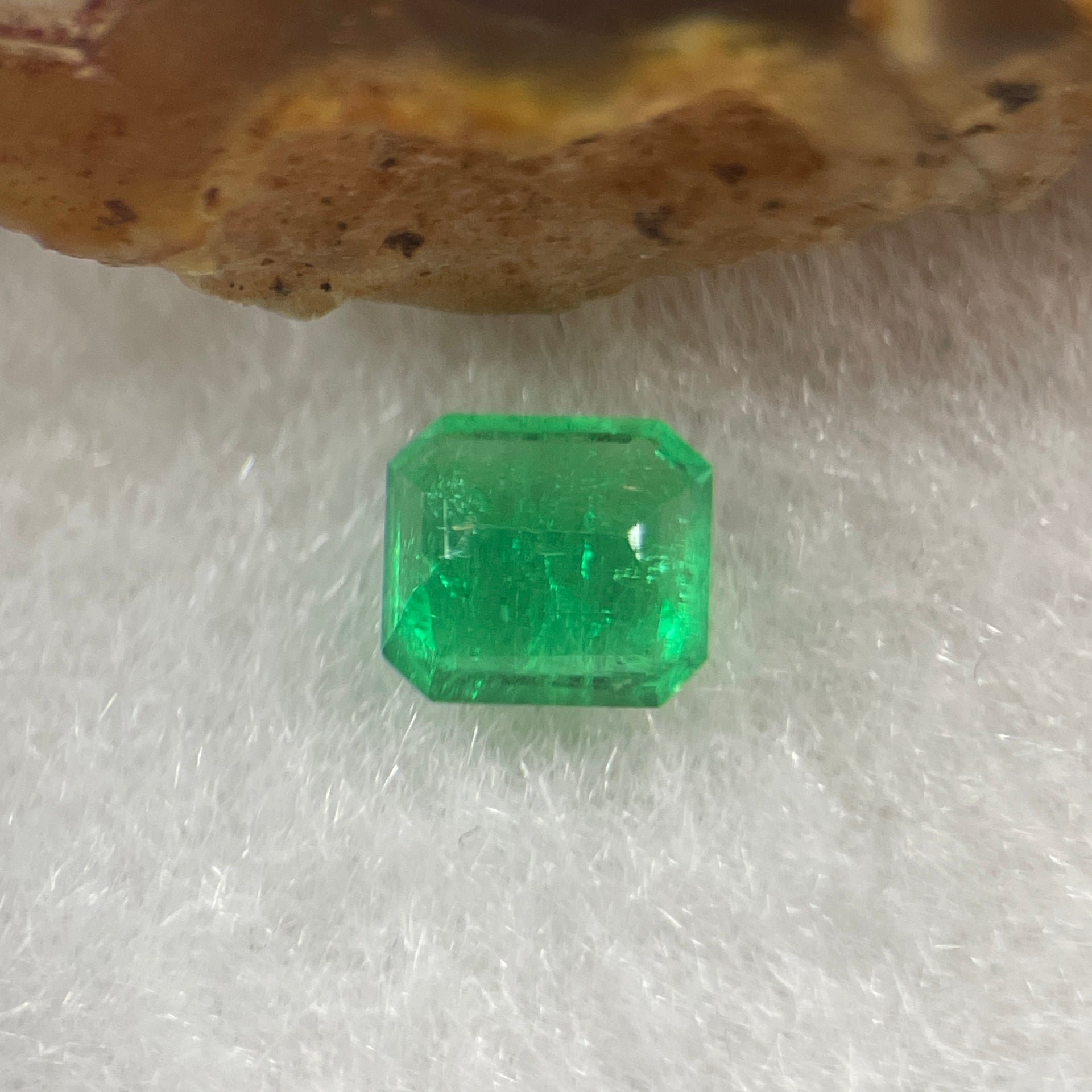 Natural Colombia Green Emerald (Beryl) Cut-Cornered Rectangular step cut 0.60ct 5.5 by 5.0 by 2.9mm - Huangs Jadeite and Jewelry Pte Ltd