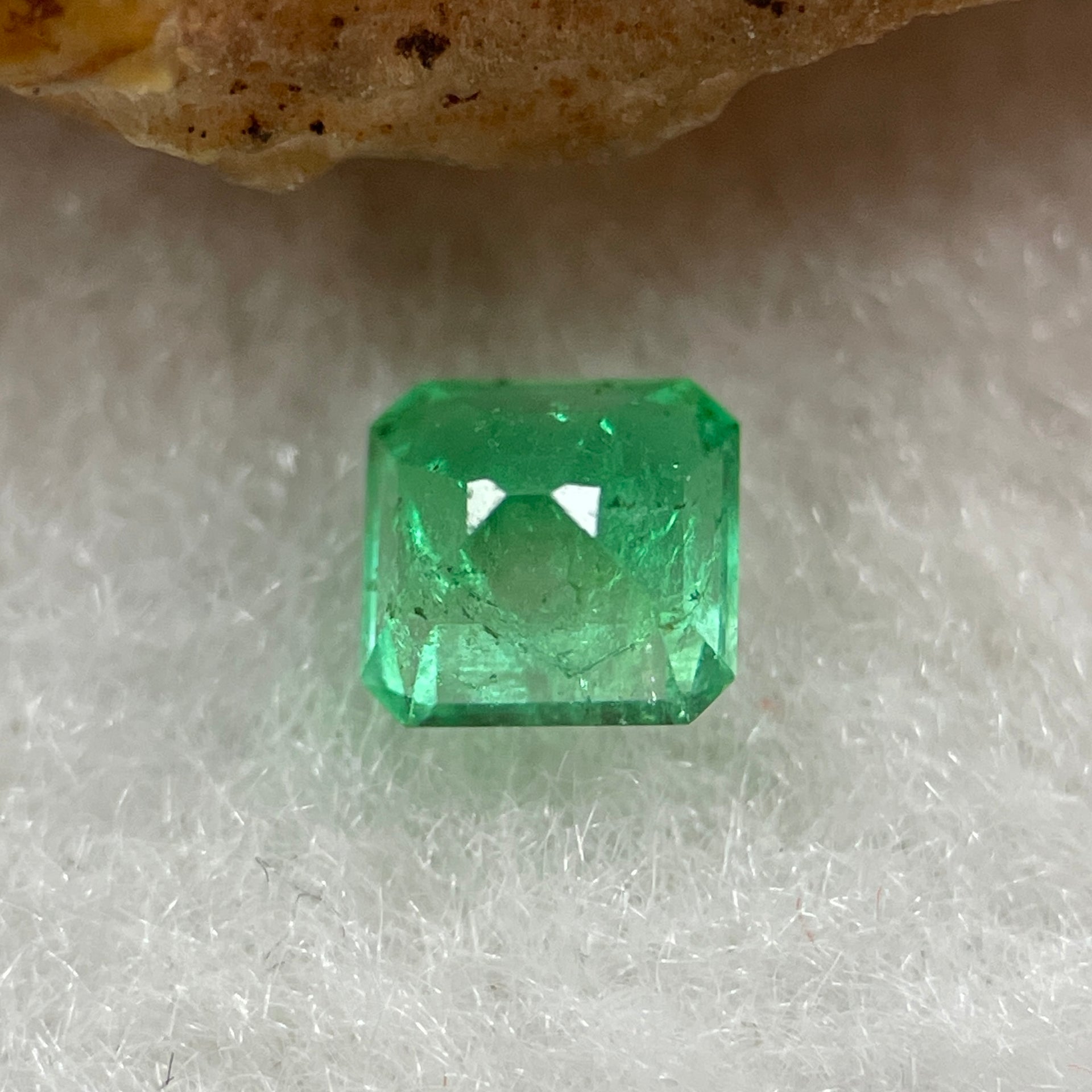 Natural Colombia Vivid Green Emerald (Beryl) Cut-Cornered Square Step cut 0.43ct 4.6 by 4.5 by 3.2mm - Huangs Jadeite and Jewelry Pte Ltd