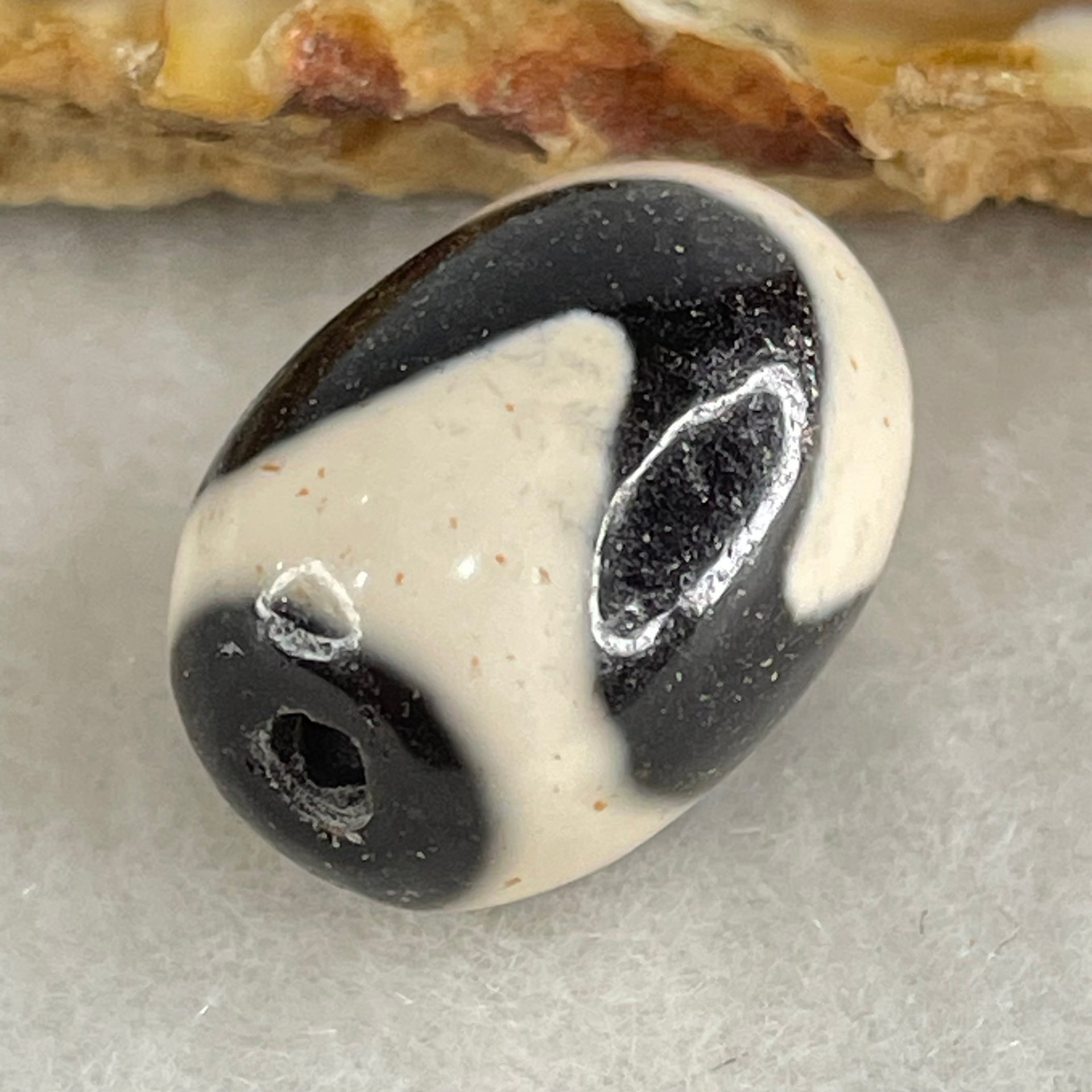 Natural Powerful Tibetan Old Oily Agate Tiger Tooth Daluo Dzi Bead Heavenly Master (Tian Zhu) 虎呀天诛 4.38g 17.8 by 13.1mm - Huangs Jadeite and Jewelry Pte Ltd