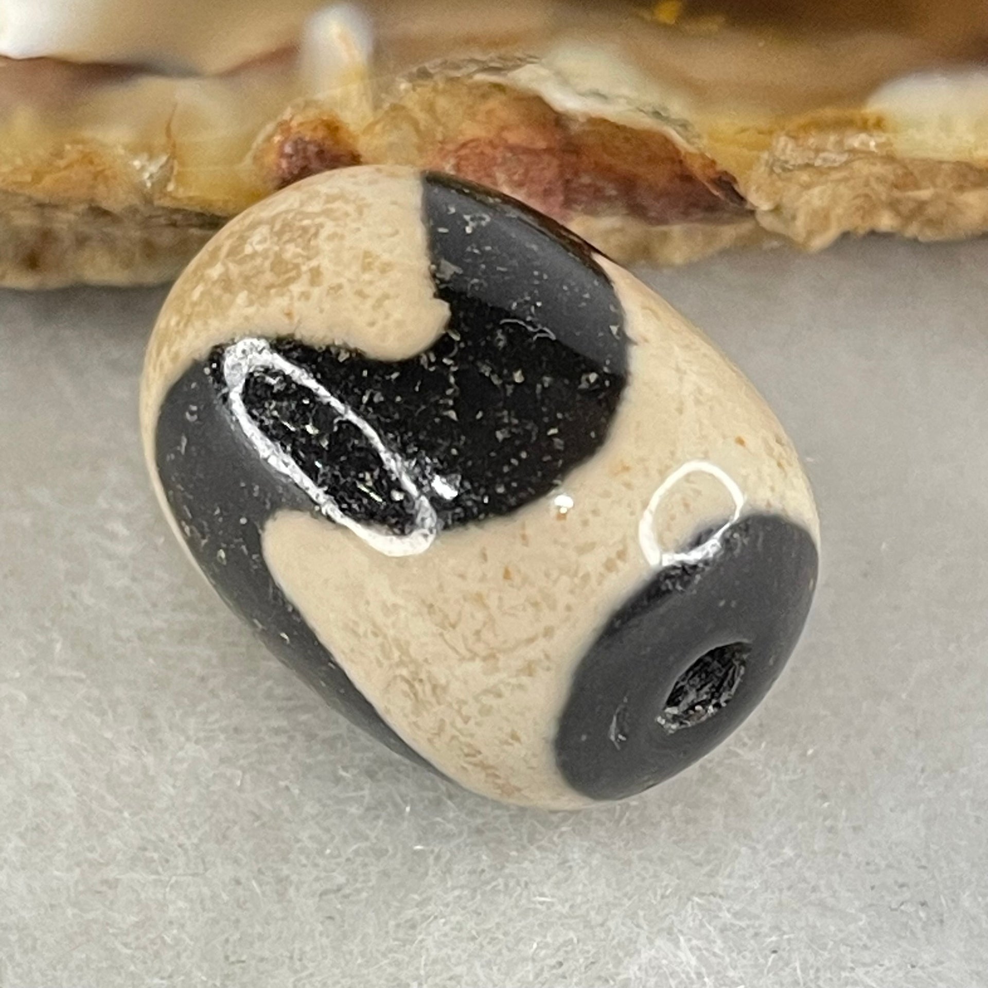 Natural Powerful Tibetan Old Oily Agate Tiger Tooth Daluo Dzi Bead Heavenly Master (Tian Zhu) 虎呀天诛 5.24g 17.7 by 13.7mm - Huangs Jadeite and Jewelry Pte Ltd