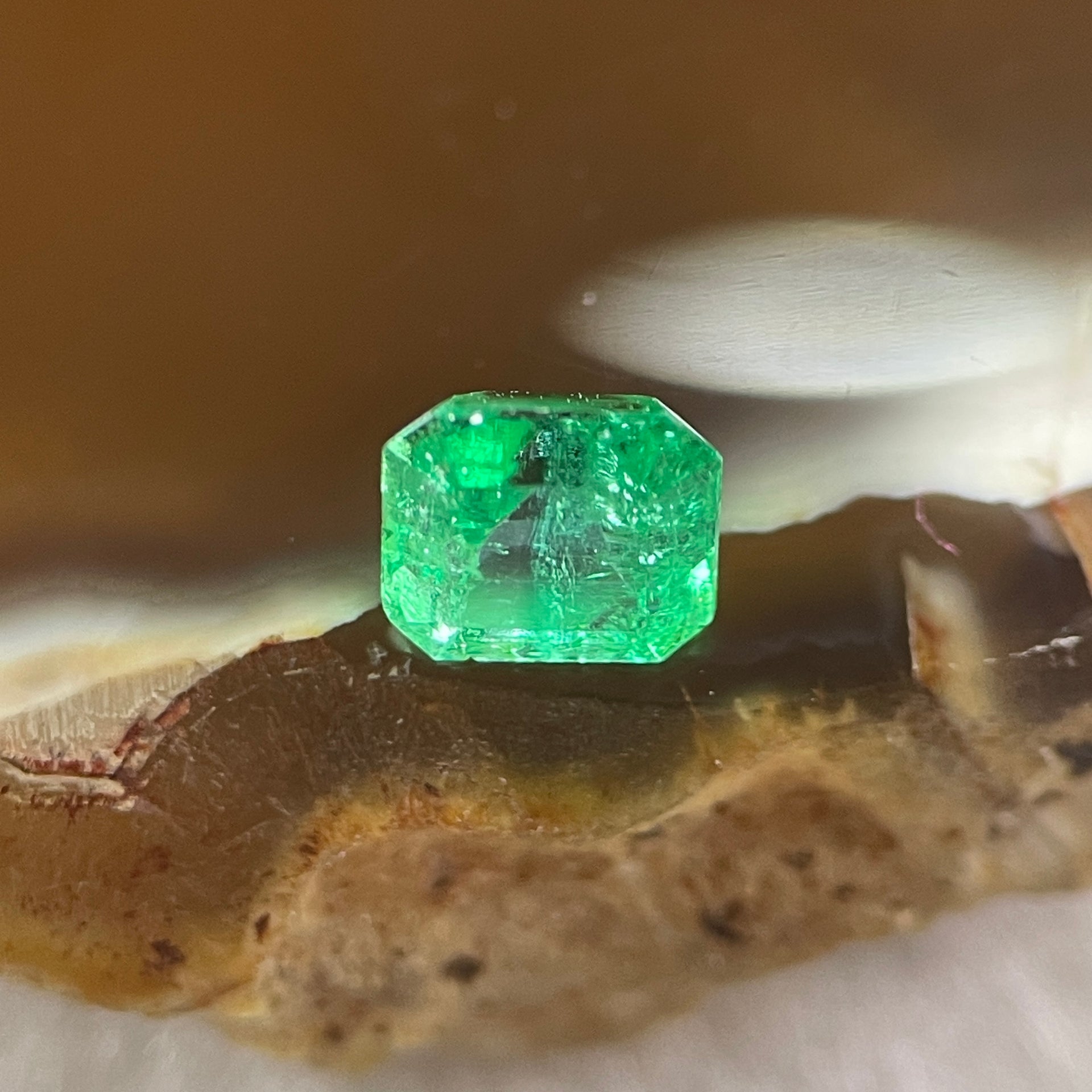 Natural Colombia Green Emerald (Beryl) Cut-Cornered Rectangular step cut 0.53ct 4.4 by 4.0 by 3.9mm - Huangs Jadeite and Jewelry Pte Ltd