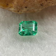 Natural Colombia Vivid Green Emerald (Beryl) Cut-Cornered Rectangular Step cut 0.47ct 4.8 by 4.1 by 3.1mm - Huangs Jadeite and Jewelry Pte Ltd
